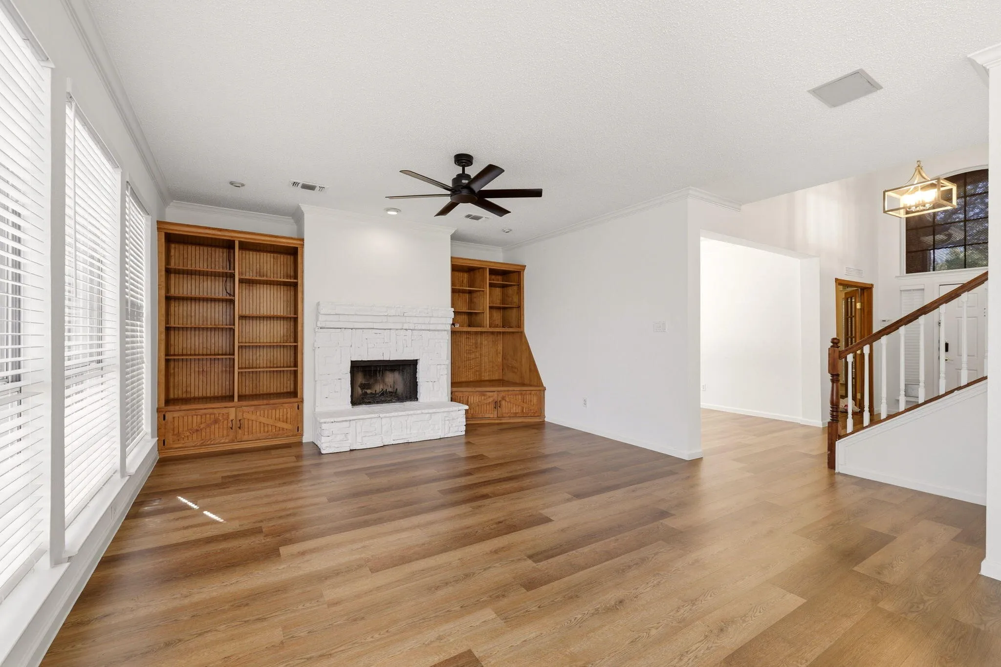 Single Family Residence For Sale in Tarrant County , 7942 Salmon Run Way, Fort Worth, Texas 76137, 4 Bedroom, 3 Bathroom, 2 Garage spaces, 2,404 Sqft, built in 1998, mls#21405678, Real Estate Agent in Fort Worth, Homes For Sale in Tarrant county, Homes For Sale in Fort Worth, Realtor in Fort Worth Texas, Real Estate Brokerage Independent Realty Texas, Luminita Cordes Realtor