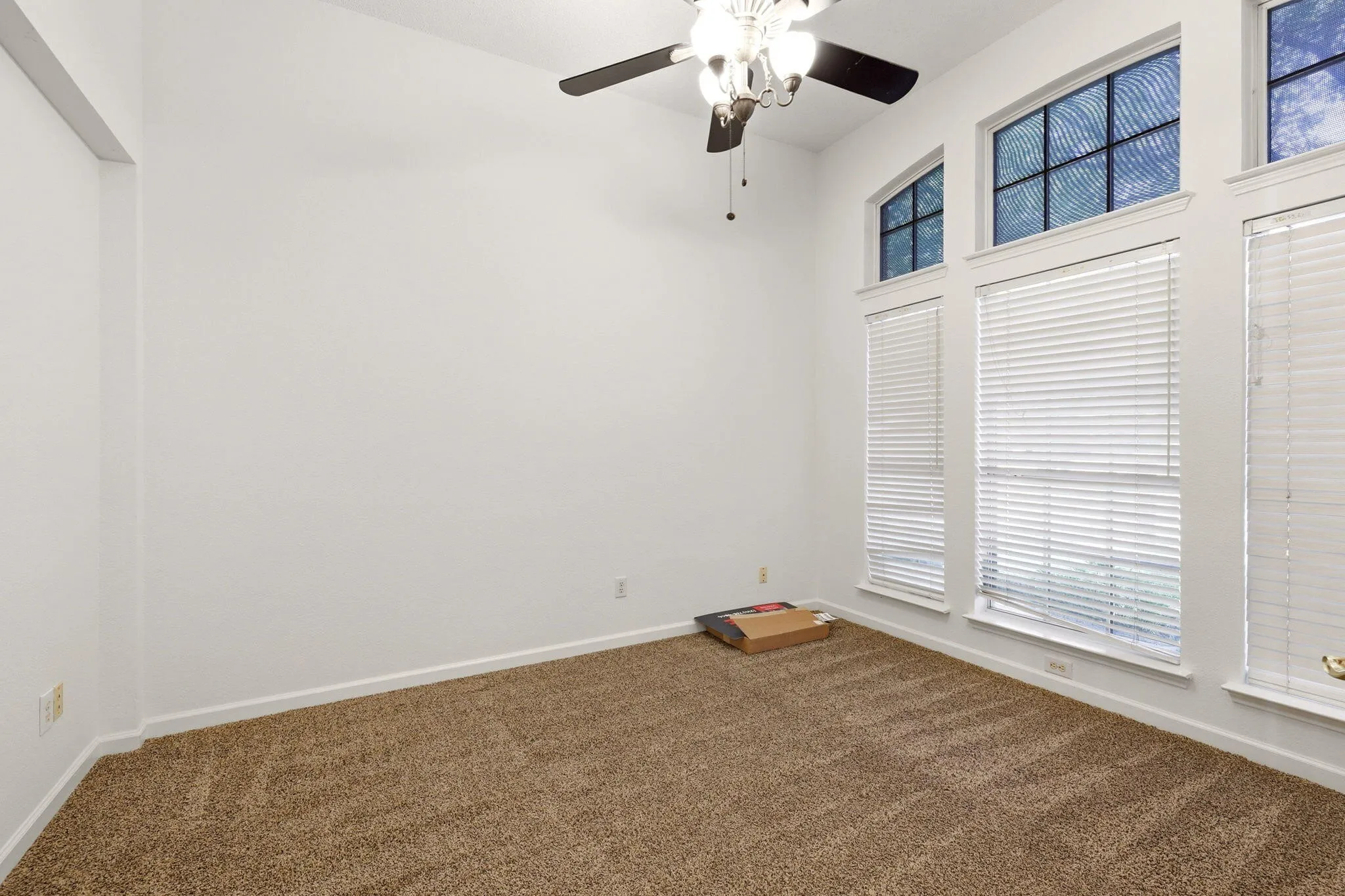Single Family Residence For Sale in Tarrant County , 7942 Salmon Run Way, Fort Worth, Texas 76137, 4 Bedroom, 3 Bathroom, 2 Garage spaces, 2,404 Sqft, built in 1998, mls#21405678, Real Estate Agent in Fort Worth, Homes For Sale in Tarrant county, Homes For Sale in Fort Worth, Realtor in Fort Worth Texas, Real Estate Brokerage Independent Realty Texas, Luminita Cordes Realtor