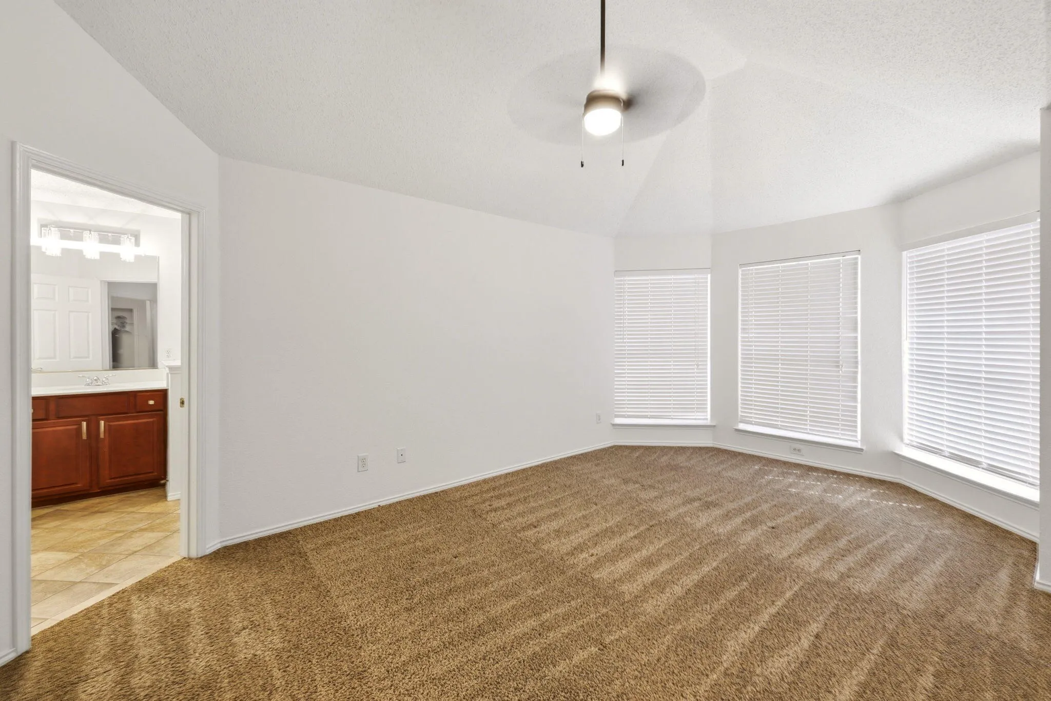 Single Family Residence For Sale in Tarrant County , 7942 Salmon Run Way, Fort Worth, Texas 76137, 4 Bedroom, 3 Bathroom, 2 Garage spaces, 2,404 Sqft, built in 1998, mls#21405678, Real Estate Agent in Fort Worth, Homes For Sale in Tarrant county, Homes For Sale in Fort Worth, Realtor in Fort Worth Texas, Real Estate Brokerage Independent Realty Texas, Luminita Cordes Realtor