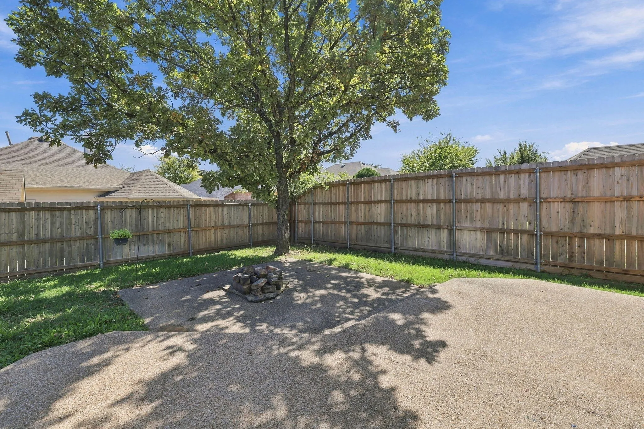 Single Family Residence For Sale in Tarrant County , 7942 Salmon Run Way, Fort Worth, Texas 76137, 4 Bedroom, 3 Bathroom, 2 Garage spaces, 2,404 Sqft, built in 1998, mls#21405678, Real Estate Agent in Fort Worth, Homes For Sale in Tarrant county, Homes For Sale in Fort Worth, Realtor in Fort Worth Texas, Real Estate Brokerage Independent Realty Texas, Luminita Cordes Realtor