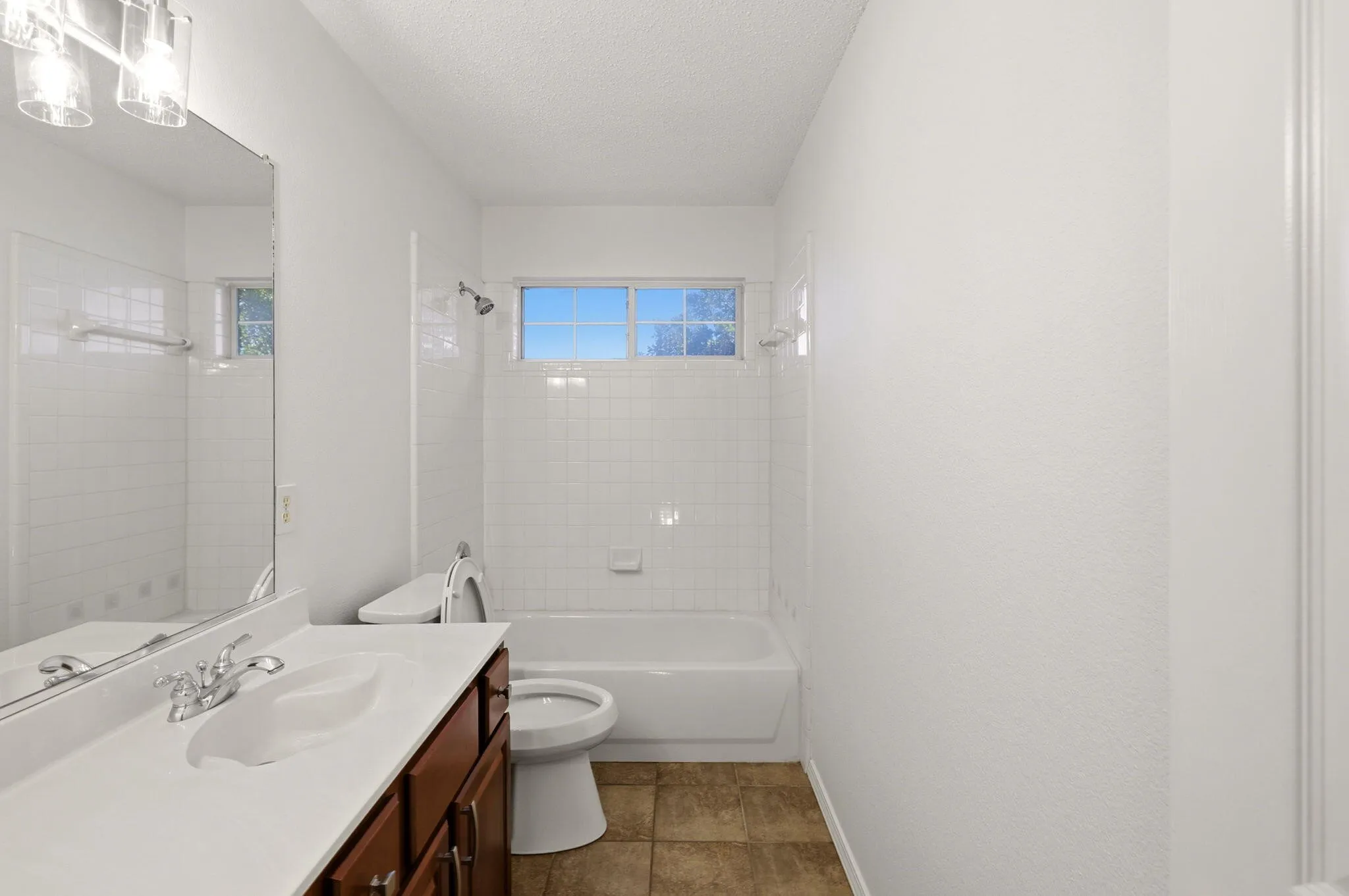 Single Family Residence For Sale in Tarrant County , 7942 Salmon Run Way, Fort Worth, Texas 76137, 4 Bedroom, 3 Bathroom, 2 Garage spaces, 2,404 Sqft, built in 1998, mls#21405678, Real Estate Agent in Fort Worth, Homes For Sale in Tarrant county, Homes For Sale in Fort Worth, Realtor in Fort Worth Texas, Real Estate Brokerage Independent Realty Texas, Luminita Cordes Realtor