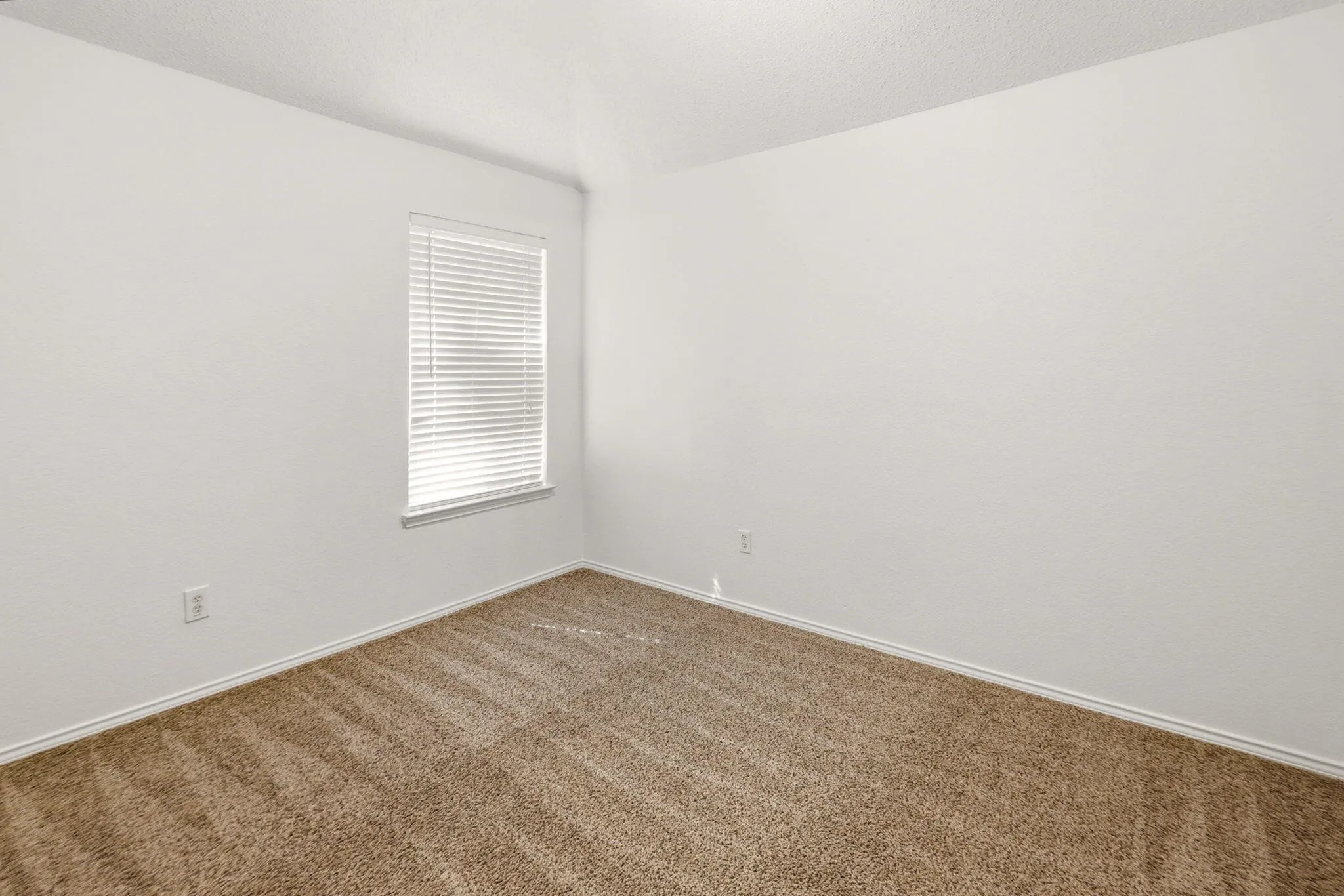 Single Family Residence For Sale in Tarrant County , 7942 Salmon Run Way, Fort Worth, Texas 76137, 4 Bedroom, 3 Bathroom, 2 Garage spaces, 2,404 Sqft, built in 1998, mls#21405678, Real Estate Agent in Fort Worth, Homes For Sale in Tarrant county, Homes For Sale in Fort Worth, Realtor in Fort Worth Texas, Real Estate Brokerage Independent Realty Texas, Luminita Cordes Realtor