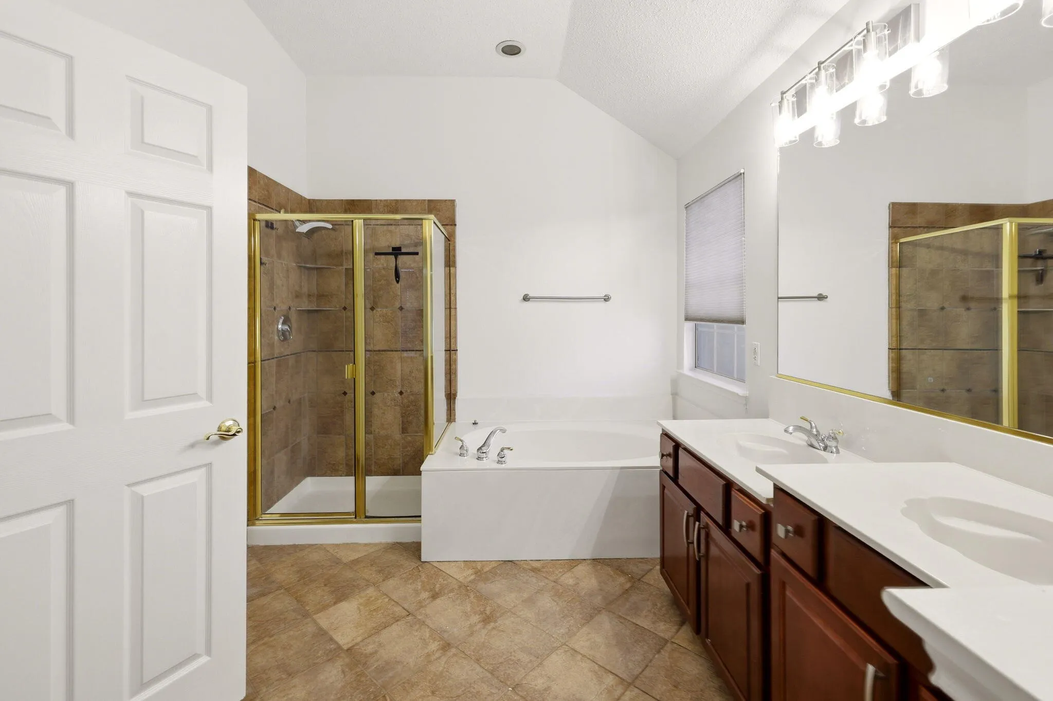 Single Family Residence For Sale in Tarrant County , 7942 Salmon Run Way, Fort Worth, Texas 76137, 4 Bedroom, 3 Bathroom, 2 Garage spaces, 2,404 Sqft, built in 1998, mls#21405678, Real Estate Agent in Fort Worth, Homes For Sale in Tarrant county, Homes For Sale in Fort Worth, Realtor in Fort Worth Texas, Real Estate Brokerage Independent Realty Texas, Luminita Cordes Realtor