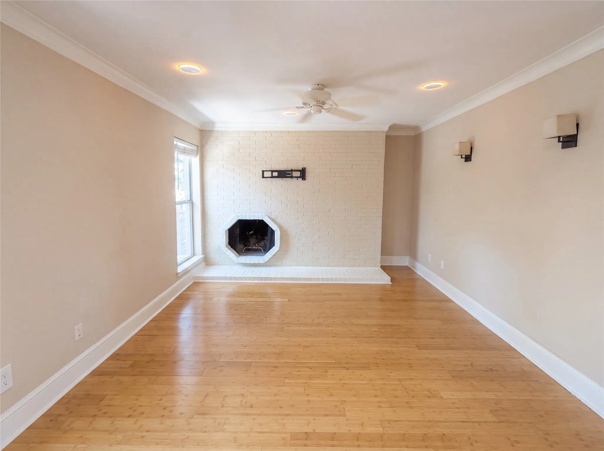 Condominium For Sale in Dallas County , 7734 Meadow Road 223, Dallas, Texas 75230, 1 Bedroom, 1 Bathroom, Garage spaces, 795 Sqft, built in 1966, mls#21405655, Real Estate Agent in Dallas, Homes For Sale in Dallas county, Homes For Sale in Dallas, Realtor in Dallas Texas, Real Estate Brokerage Independent Realty Texas, Luminita Cordes Realtor