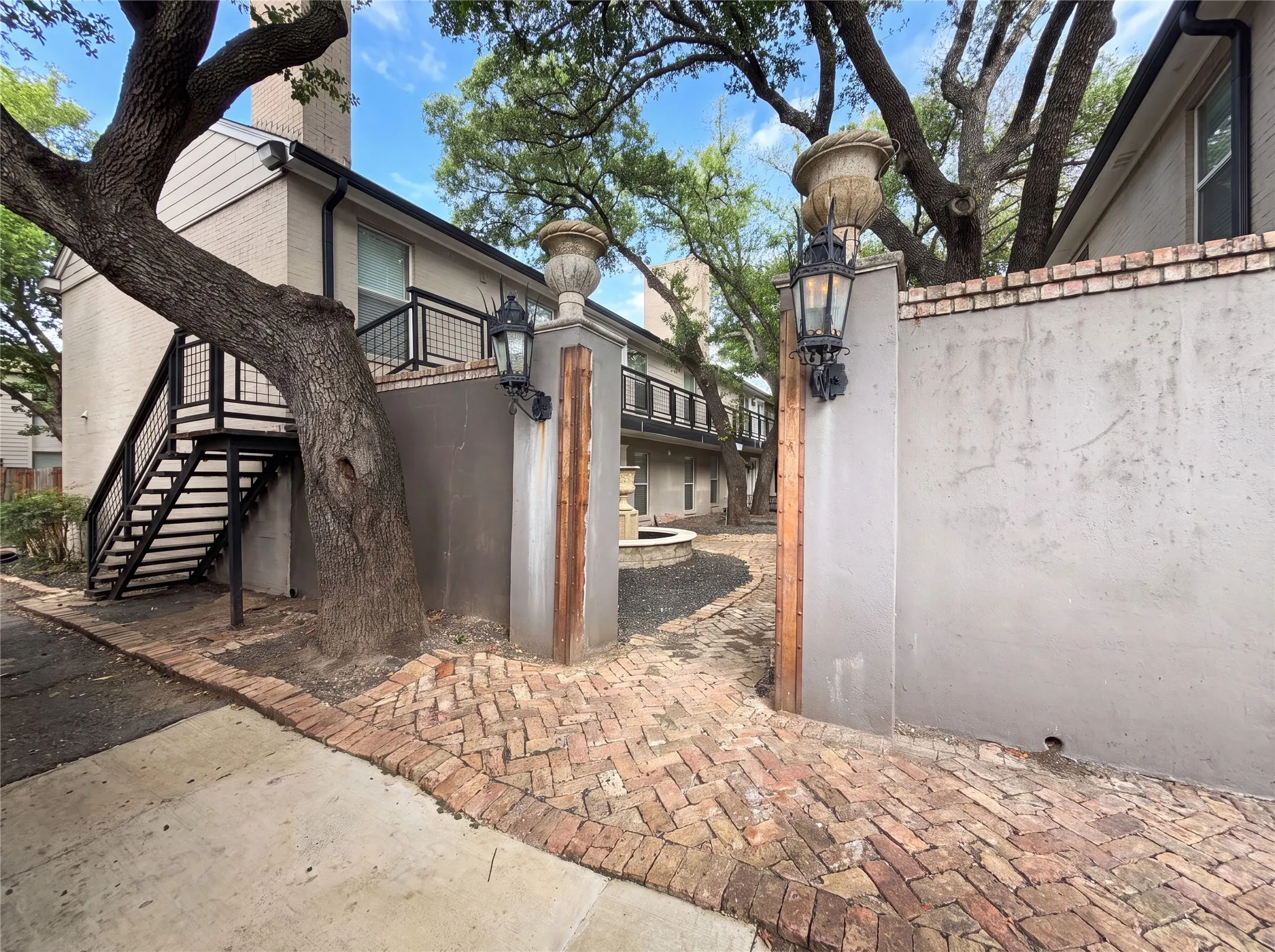 Condominium For Sale in Dallas County , 7734 Meadow Road 223, Dallas, Texas 75230, 1 Bedroom, 1 Bathroom, Garage spaces, 795 Sqft, built in 1966, mls#21405655, Real Estate Agent in Dallas, Homes For Sale in Dallas county, Homes For Sale in Dallas, Realtor in Dallas Texas, Real Estate Brokerage Independent Realty Texas, Luminita Cordes Realtor
