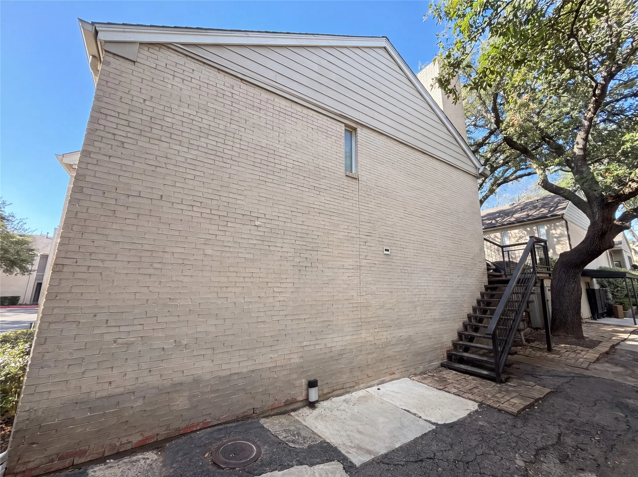 Condominium For Sale in Dallas County , 7734 Meadow Road 223, Dallas, Texas 75230, 1 Bedroom, 1 Bathroom, Garage spaces, 795 Sqft, built in 1966, mls#21405655, Real Estate Agent in Dallas, Homes For Sale in Dallas county, Homes For Sale in Dallas, Realtor in Dallas Texas, Real Estate Brokerage Independent Realty Texas, Luminita Cordes Realtor