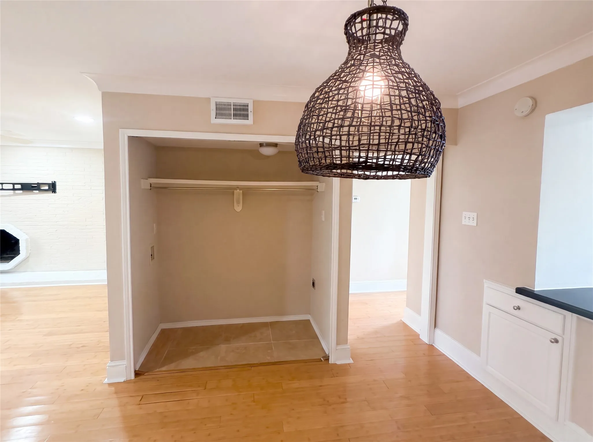Condominium For Sale in Dallas County , 7734 Meadow Road 223, Dallas, Texas 75230, 1 Bedroom, 1 Bathroom, Garage spaces, 795 Sqft, built in 1966, mls#21405655, Real Estate Agent in Dallas, Homes For Sale in Dallas county, Homes For Sale in Dallas, Realtor in Dallas Texas, Real Estate Brokerage Independent Realty Texas, Luminita Cordes Realtor