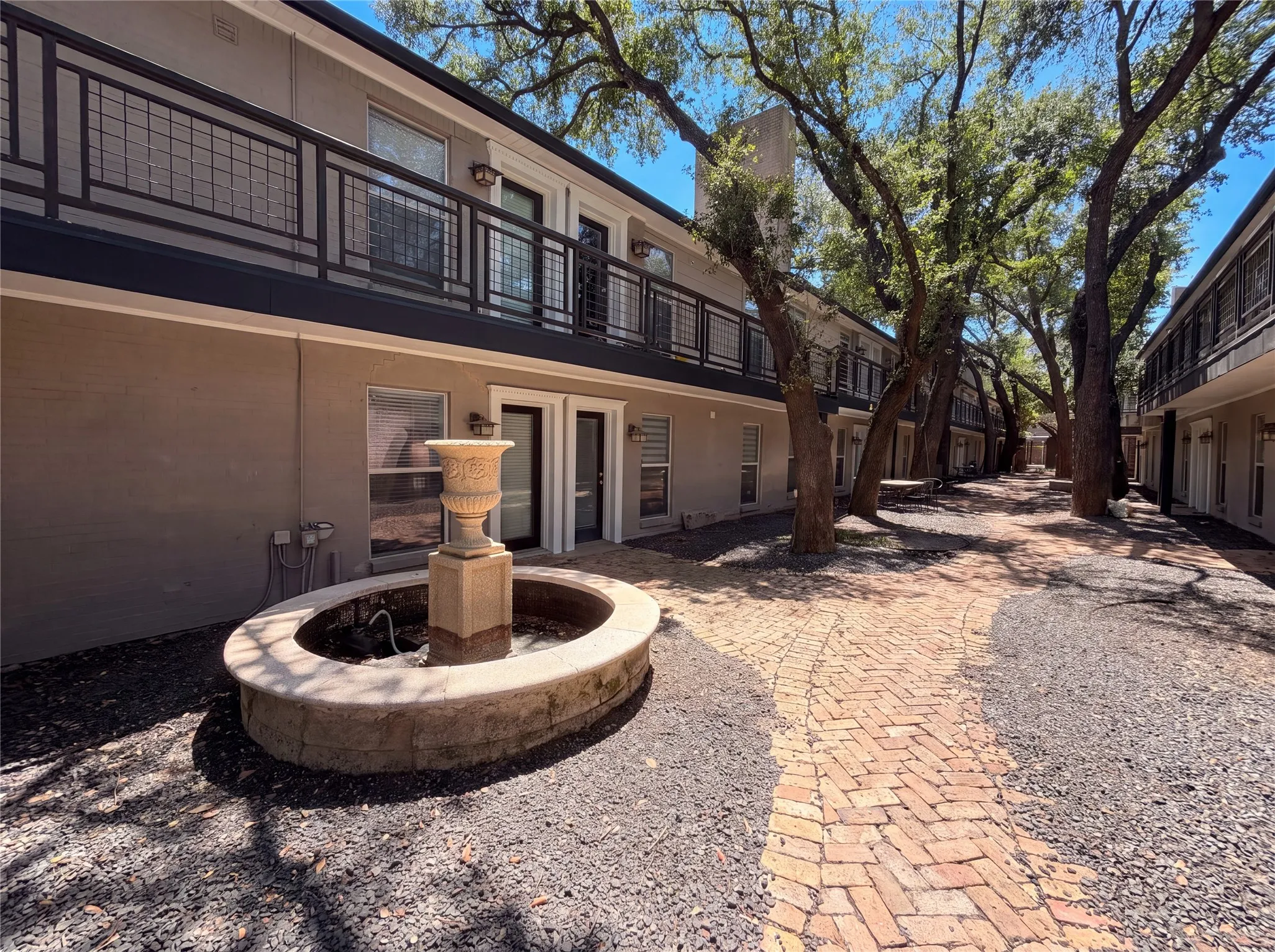 Condominium For Sale in Dallas County , 7734 Meadow Road 223, Dallas, Texas 75230, 1 Bedroom, 1 Bathroom, Garage spaces, 795 Sqft, built in 1966, mls#21405655, Real Estate Agent in Dallas, Homes For Sale in Dallas county, Homes For Sale in Dallas, Realtor in Dallas Texas, Real Estate Brokerage Independent Realty Texas, Luminita Cordes Realtor