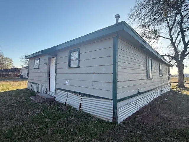Single Family Residence For Sale in Lamar County , 1630 Fitzhugh Avenue, Paris, Texas 75460, 3 Bedroom, 1 Bathroom, Garage spaces, 1,000 Sqft, built in 1960, mls#21405686, Real Estate Agent in Paris, Homes For Sale in Lamar county, Homes For Sale in Paris, Realtor in Paris Texas, Real Estate Brokerage Independent Realty Texas, Luminita Cordes Realtor