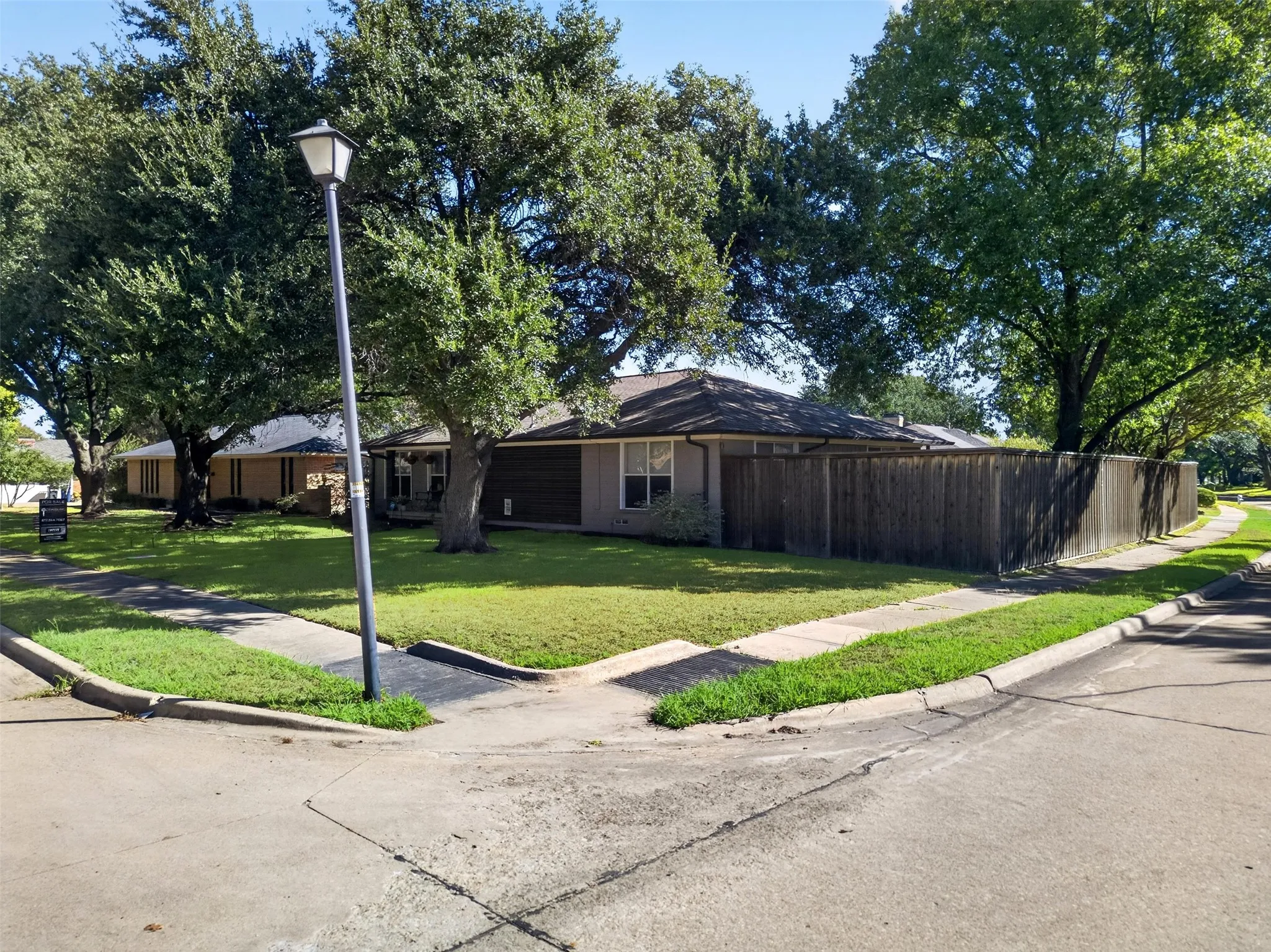 Single Family Residence For Sale in Dallas County , 2502 Rochdale Street, Garland, Texas 75040, 4 Bedroom, 4 Bathroom, 2 Garage spaces, 2,286 Sqft, built in 1969, mls#21402038, Real Estate Agent in Garland, Homes For Sale in Dallas county, Homes For Sale in Garland, Realtor in Garland Texas, Real Estate Brokerage Independent Realty Texas, Luminita Cordes Realtor