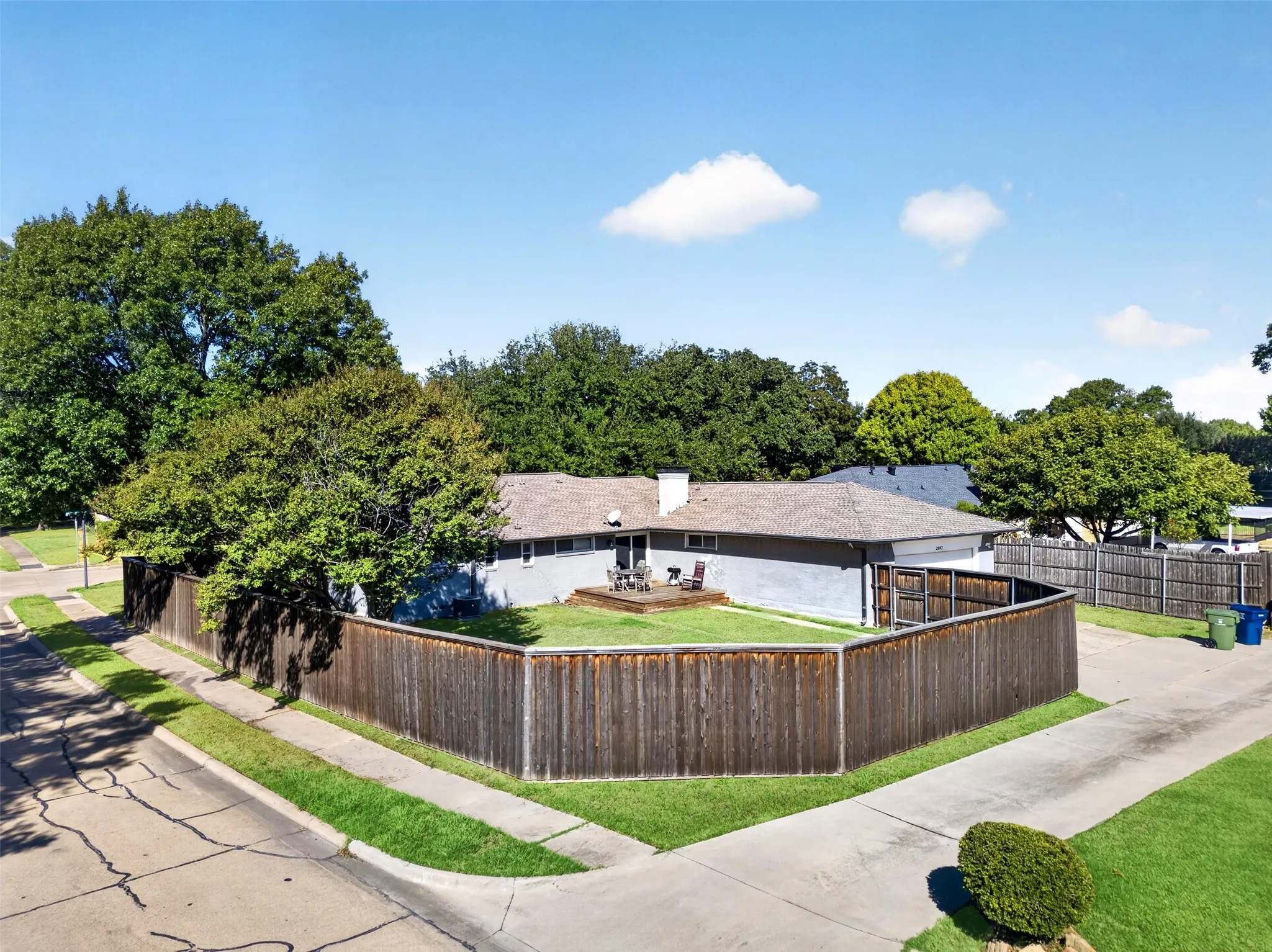Single Family Residence For Sale in Dallas County , 2502 Rochdale Street, Garland, Texas 75040, 4 Bedroom, 4 Bathroom, 2 Garage spaces, 2,286 Sqft, built in 1969, mls#21402038, Real Estate Agent in Garland, Homes For Sale in Dallas county, Homes For Sale in Garland, Realtor in Garland Texas, Real Estate Brokerage Independent Realty Texas, Luminita Cordes Realtor