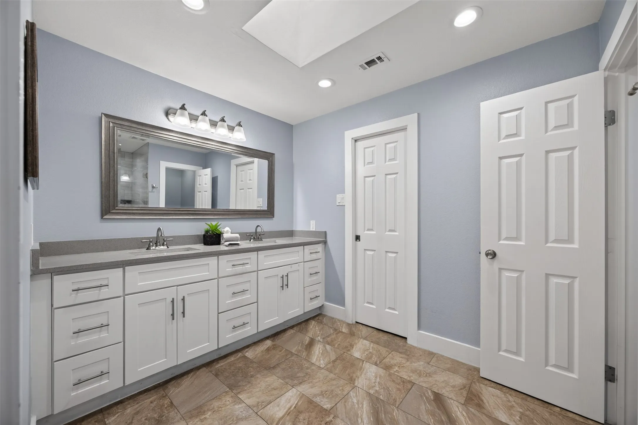 Single Family Residence For Sale in Dallas County , 2502 Rochdale Street, Garland, Texas 75040, 4 Bedroom, 4 Bathroom, 2 Garage spaces, 2,286 Sqft, built in 1969, mls#21402038, Real Estate Agent in Garland, Homes For Sale in Dallas county, Homes For Sale in Garland, Realtor in Garland Texas, Real Estate Brokerage Independent Realty Texas, Luminita Cordes Realtor