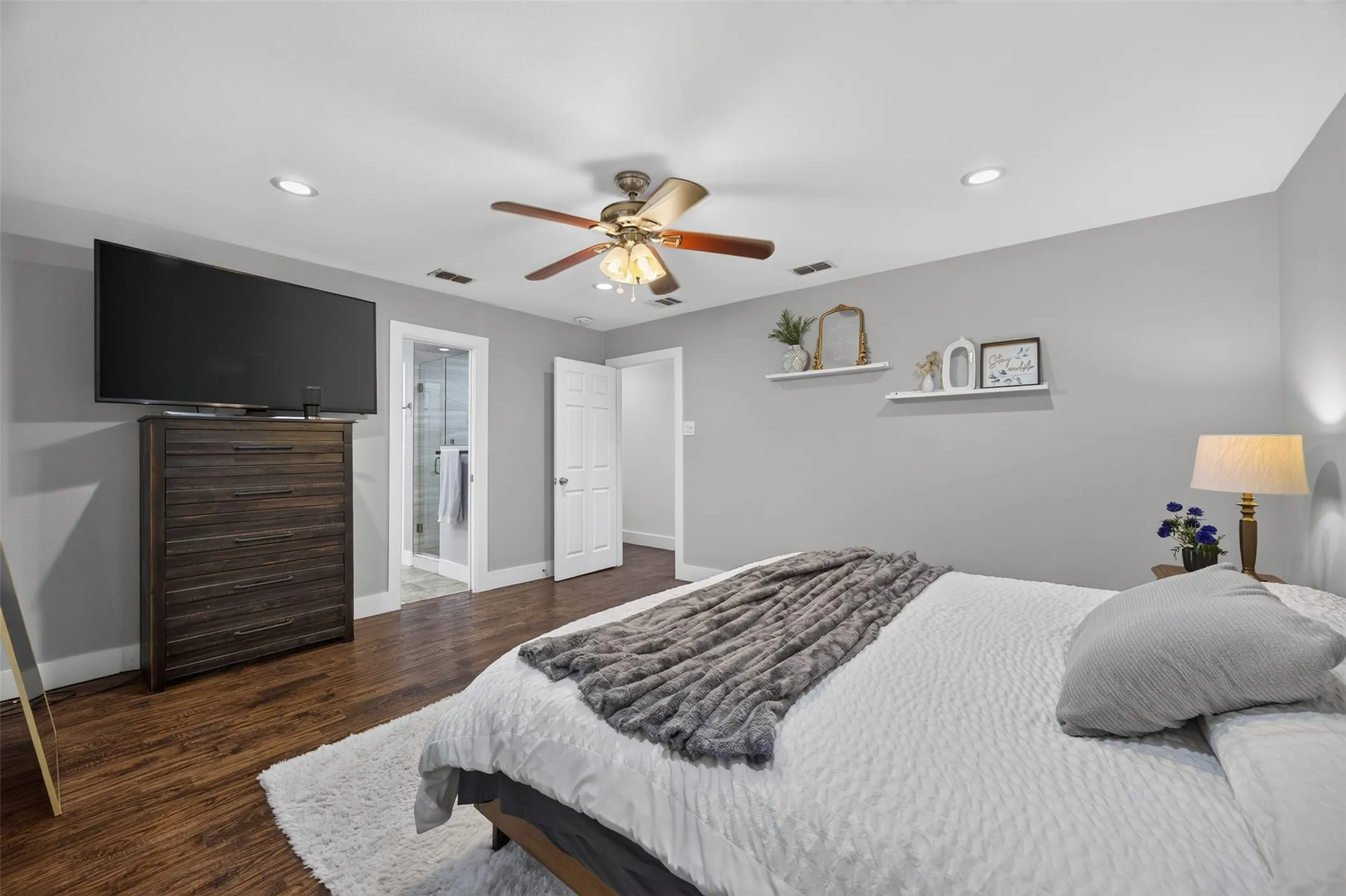 Single Family Residence For Sale in Dallas County , 2502 Rochdale Street, Garland, Texas 75040, 4 Bedroom, 4 Bathroom, 2 Garage spaces, 2,286 Sqft, built in 1969, mls#21402038, Real Estate Agent in Garland, Homes For Sale in Dallas county, Homes For Sale in Garland, Realtor in Garland Texas, Real Estate Brokerage Independent Realty Texas, Luminita Cordes Realtor