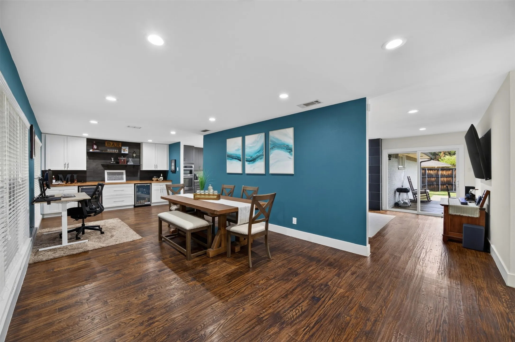 Single Family Residence For Sale in Dallas County , 2502 Rochdale Street, Garland, Texas 75040, 4 Bedroom, 4 Bathroom, 2 Garage spaces, 2,286 Sqft, built in 1969, mls#21402038, Real Estate Agent in Garland, Homes For Sale in Dallas county, Homes For Sale in Garland, Realtor in Garland Texas, Real Estate Brokerage Independent Realty Texas, Luminita Cordes Realtor