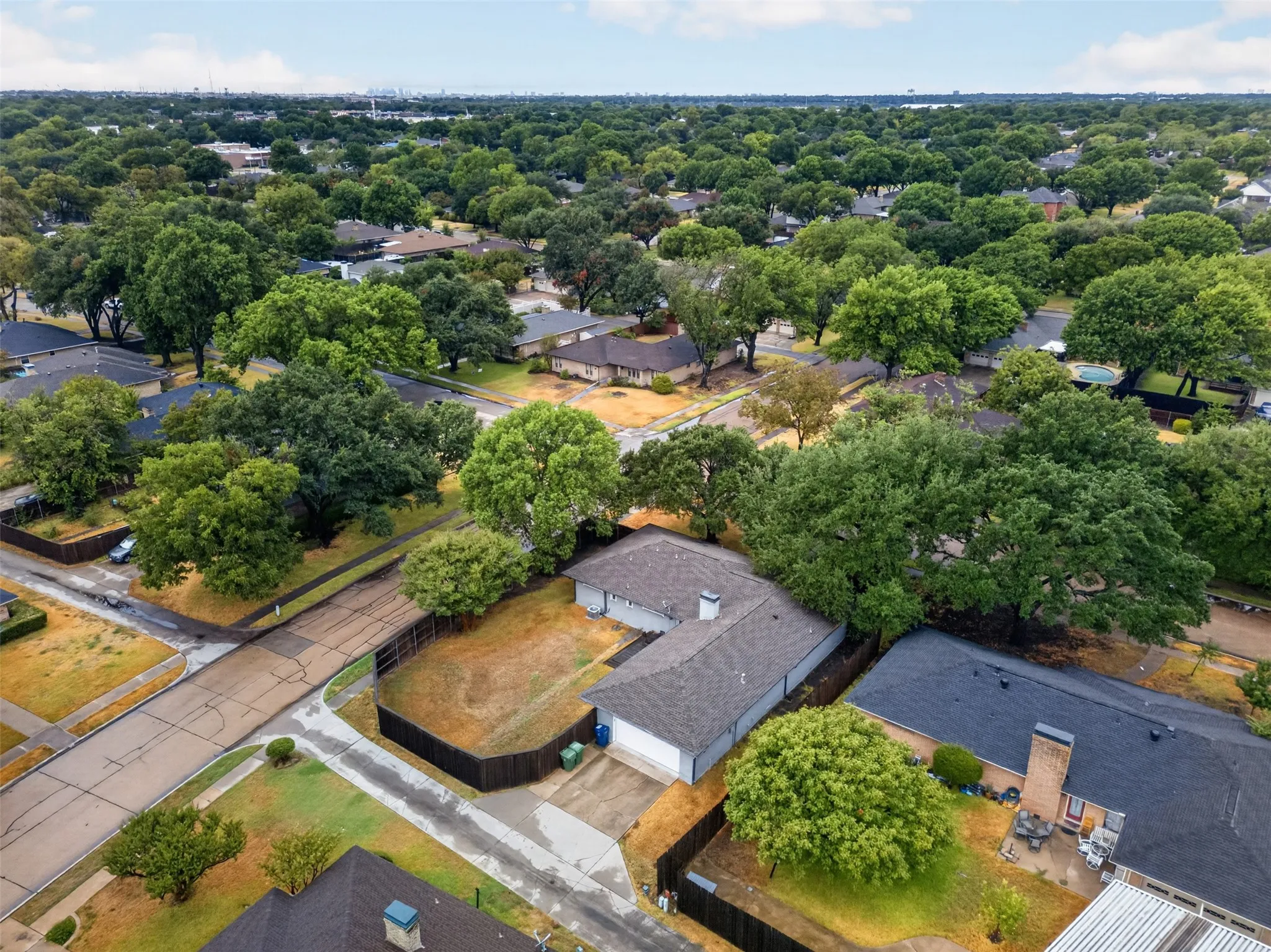 Single Family Residence For Sale in Dallas County , 2502 Rochdale Street, Garland, Texas 75040, 4 Bedroom, 4 Bathroom, 2 Garage spaces, 2,286 Sqft, built in 1969, mls#21402038, Real Estate Agent in Garland, Homes For Sale in Dallas county, Homes For Sale in Garland, Realtor in Garland Texas, Real Estate Brokerage Independent Realty Texas, Luminita Cordes Realtor
