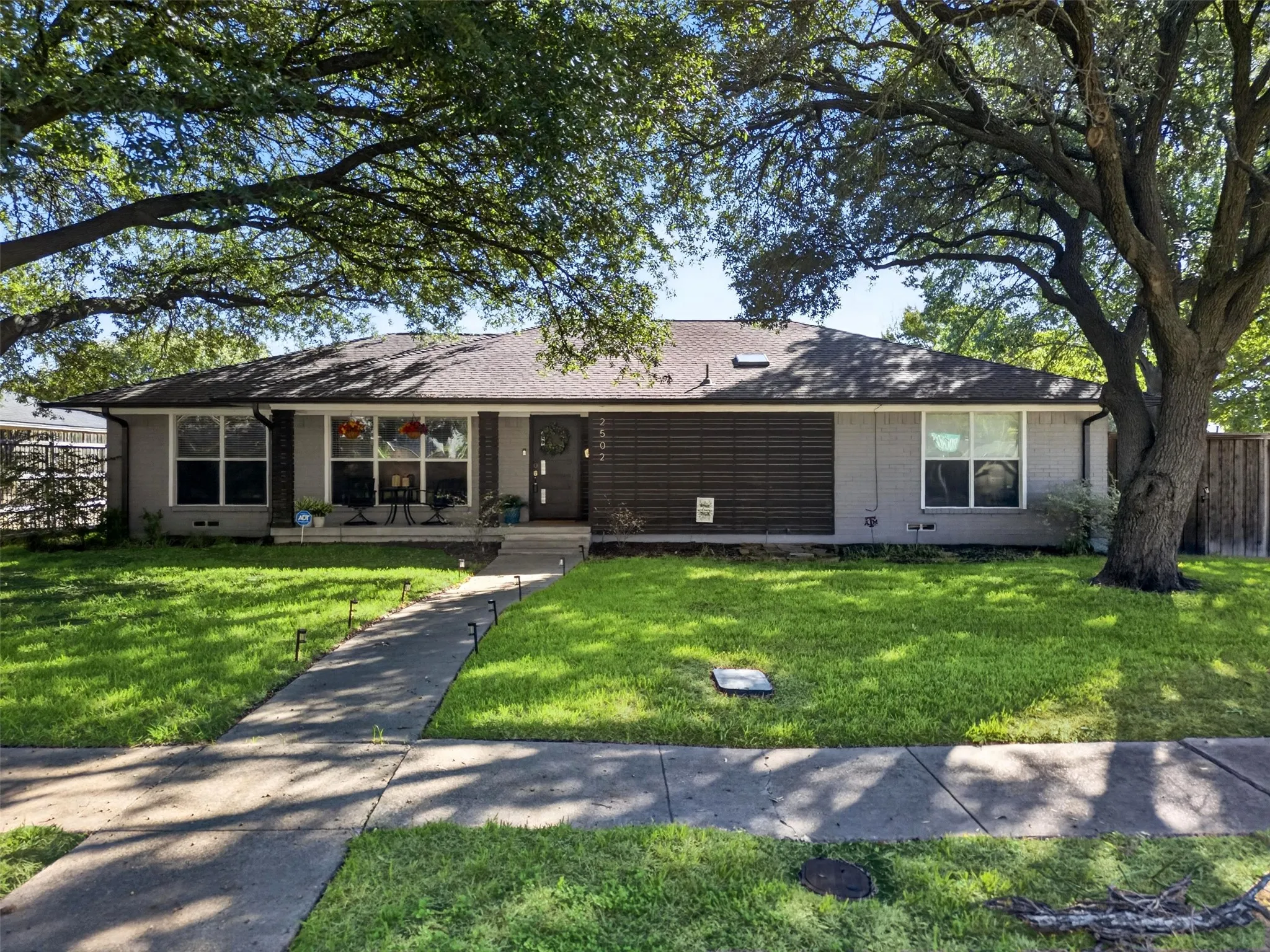 Single Family Residence For Sale in Dallas County , 2502 Rochdale Street, Garland, Texas 75040, 4 Bedroom, 4 Bathroom, 2 Garage spaces, 2,286 Sqft, built in 1969, mls#21402038, Real Estate Agent in Garland, Homes For Sale in Dallas county, Homes For Sale in Garland, Realtor in Garland Texas, Real Estate Brokerage Independent Realty Texas, Luminita Cordes Realtor