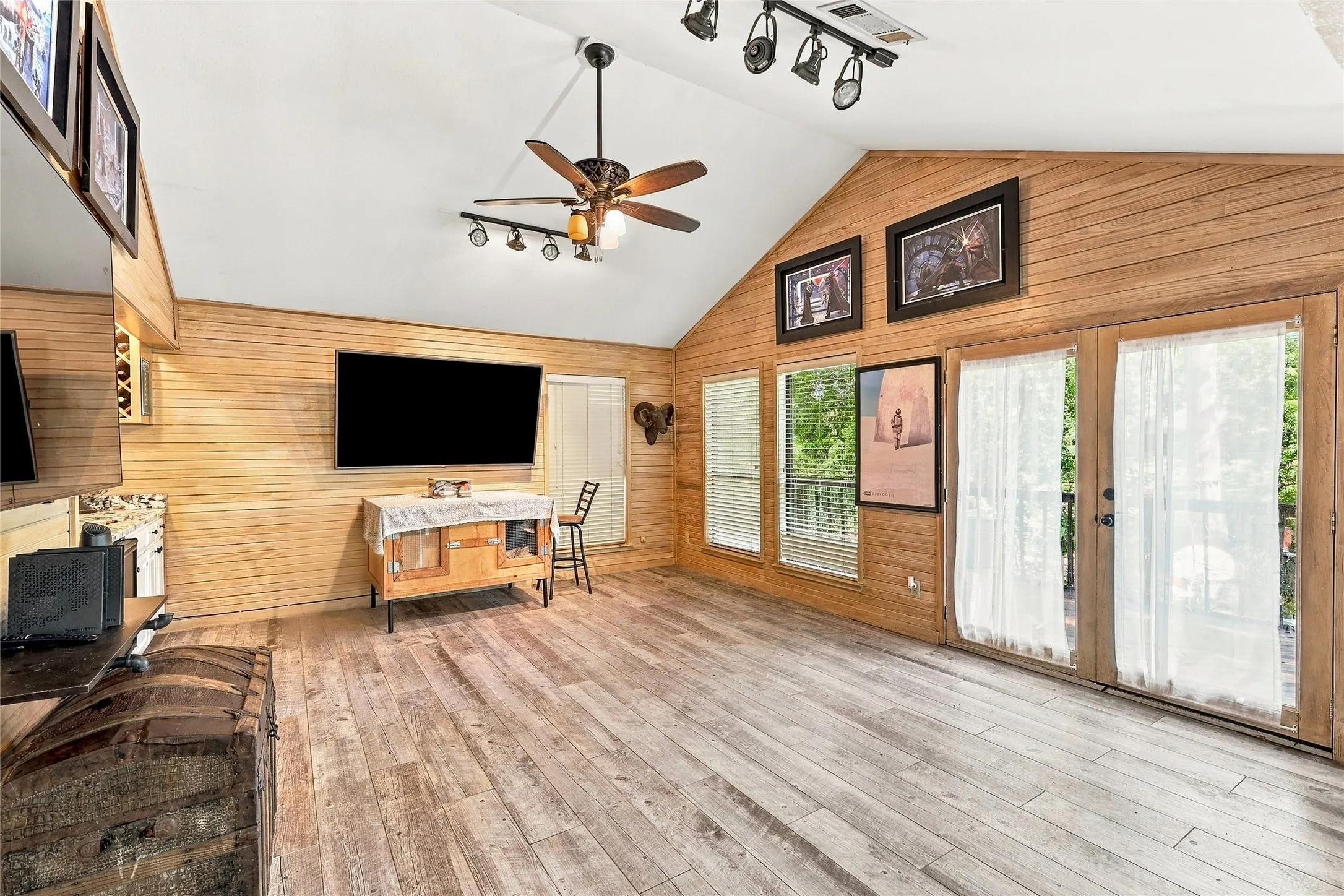 Single Family Residence For Sale in Tarrant County , 707 Findlay Drive, Arlington, Texas 76012, 4 Bedroom, 4 Bathroom, 2 Garage spaces, 3,223 Sqft, built in 1980, mls#21403488, Real Estate Agent in Arlington, Homes For Sale in Tarrant county, Homes For Sale in Arlington, Realtor in Arlington Texas, Real Estate Brokerage Independent Realty Texas, Luminita Cordes Realtor