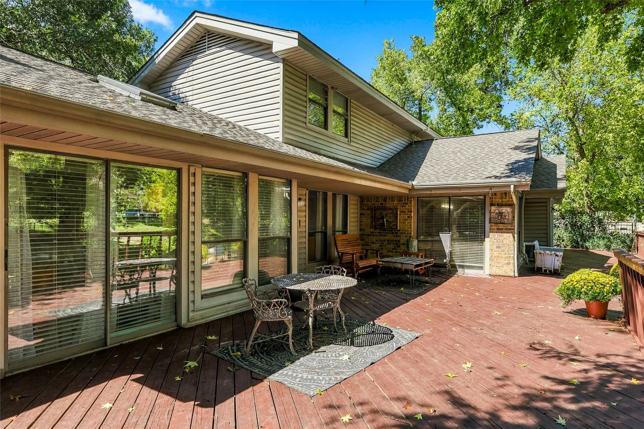 Single Family Residence For Sale in Tarrant County , 707 Findlay Drive, Arlington, Texas 76012, 4 Bedroom, 4 Bathroom, 2 Garage spaces, 3,223 Sqft, built in 1980, mls#21403488, Real Estate Agent in Arlington, Homes For Sale in Tarrant county, Homes For Sale in Arlington, Realtor in Arlington Texas, Real Estate Brokerage Independent Realty Texas, Luminita Cordes Realtor