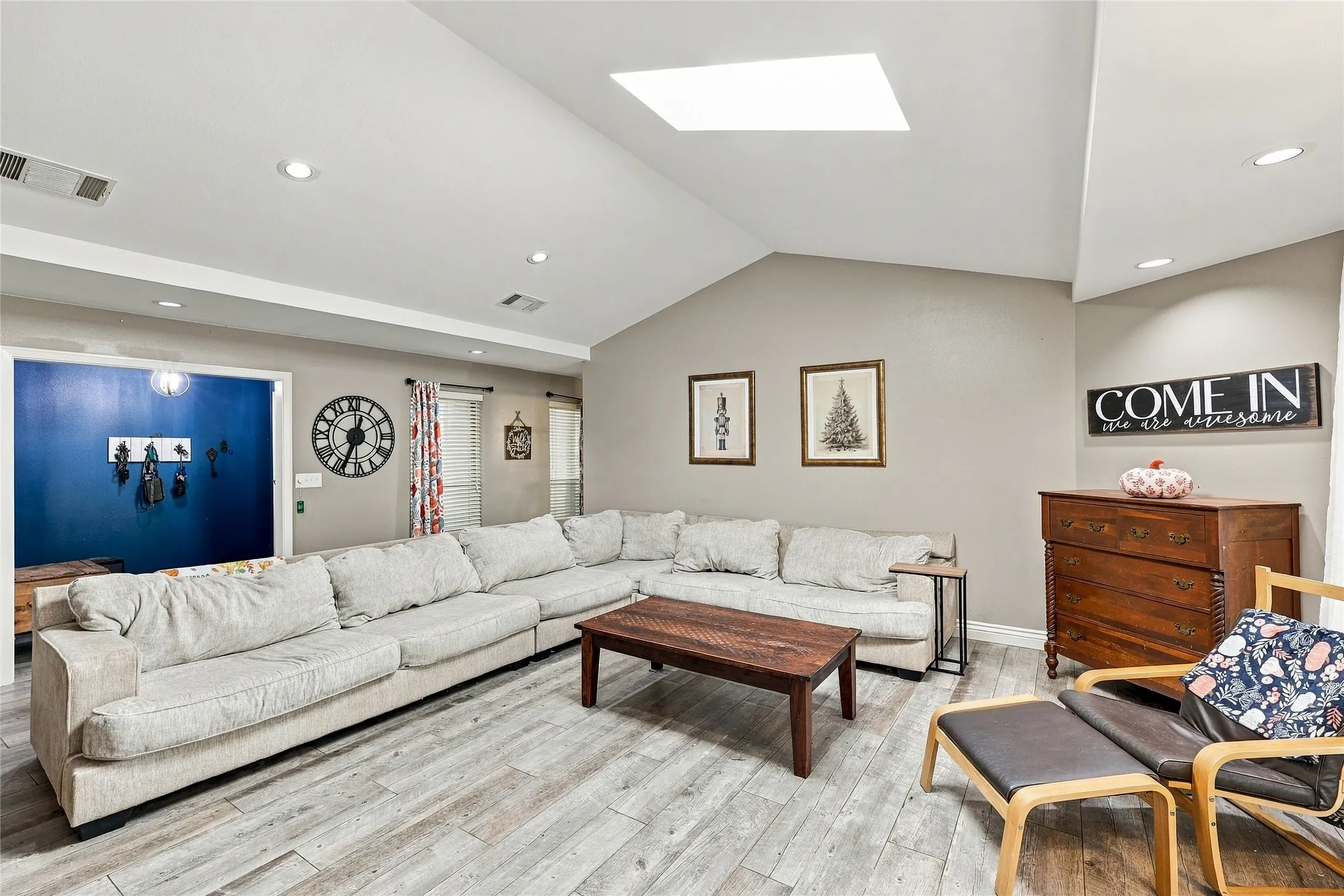 Single Family Residence For Sale in Tarrant County , 707 Findlay Drive, Arlington, Texas 76012, 4 Bedroom, 4 Bathroom, 2 Garage spaces, 3,223 Sqft, built in 1980, mls#21403488, Real Estate Agent in Arlington, Homes For Sale in Tarrant county, Homes For Sale in Arlington, Realtor in Arlington Texas, Real Estate Brokerage Independent Realty Texas, Luminita Cordes Realtor