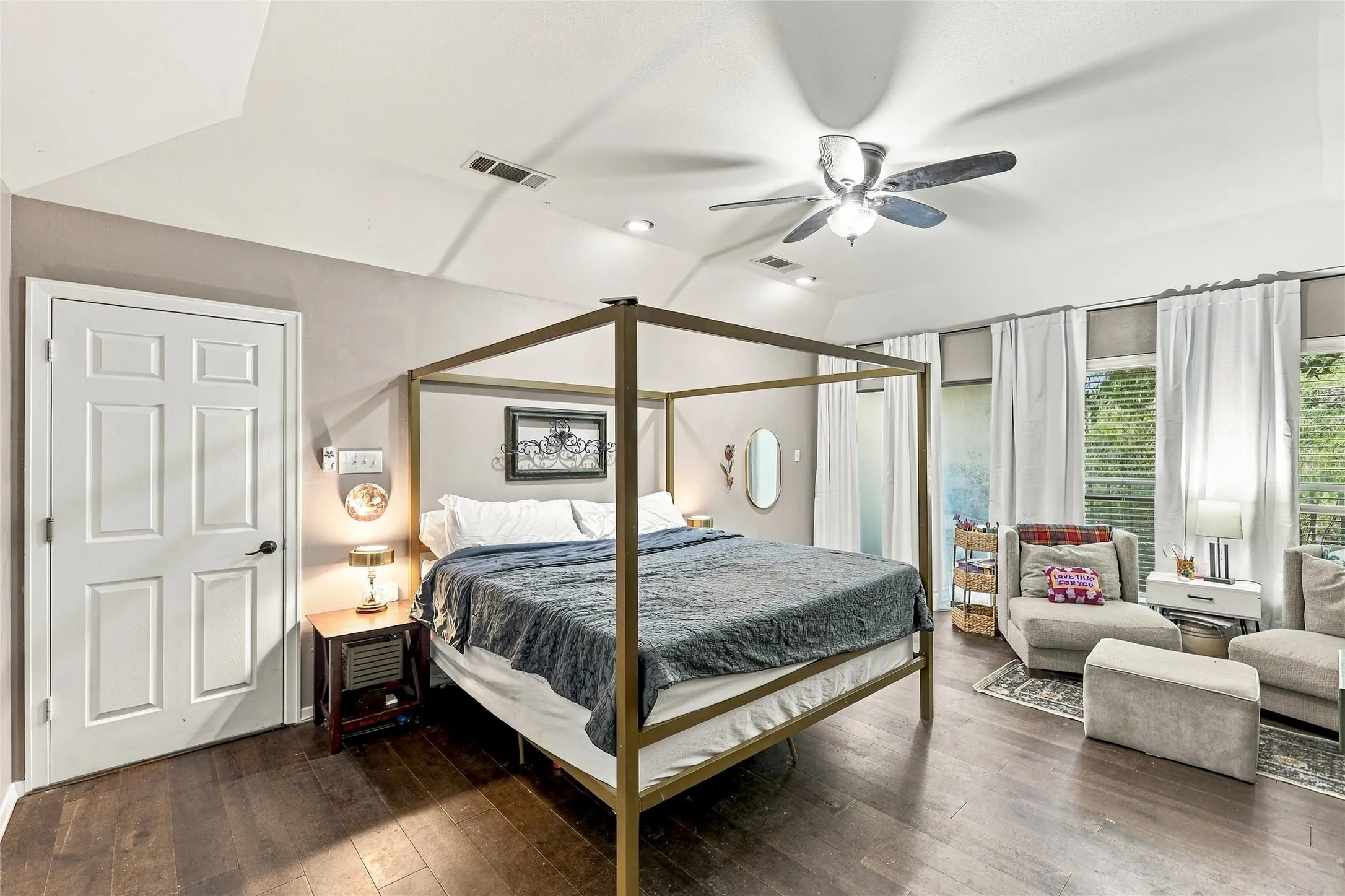 Single Family Residence For Sale in Tarrant County , 707 Findlay Drive, Arlington, Texas 76012, 4 Bedroom, 4 Bathroom, 2 Garage spaces, 3,223 Sqft, built in 1980, mls#21403488, Real Estate Agent in Arlington, Homes For Sale in Tarrant county, Homes For Sale in Arlington, Realtor in Arlington Texas, Real Estate Brokerage Independent Realty Texas, Luminita Cordes Realtor