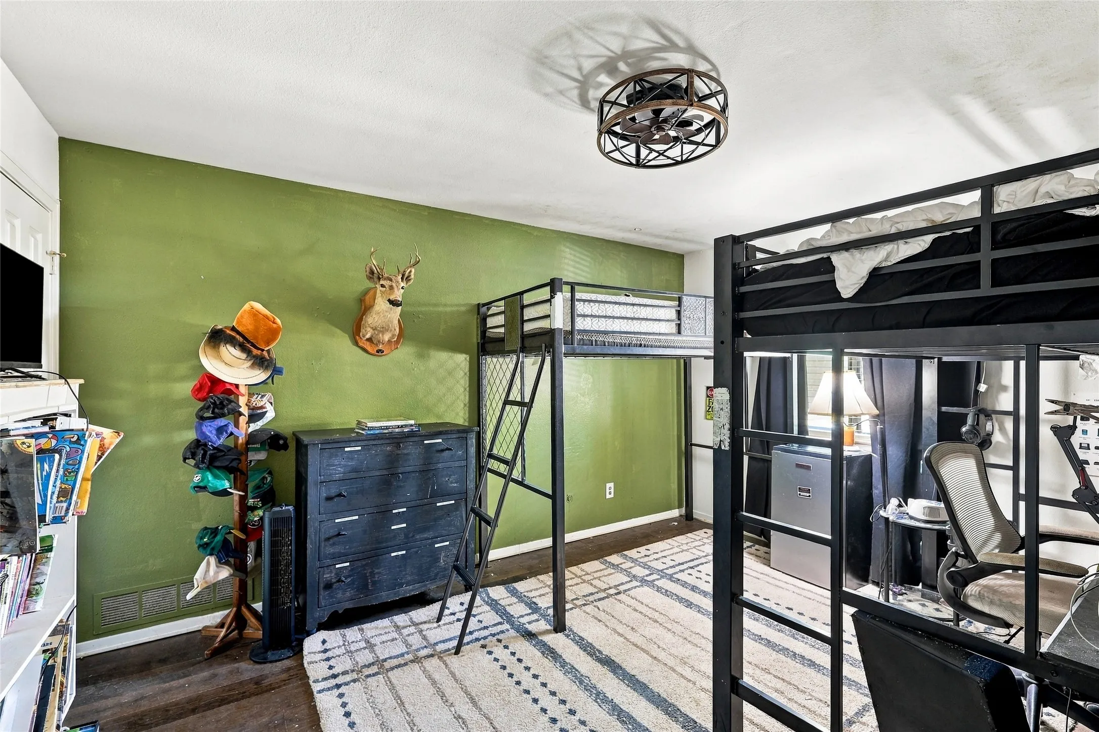 Single Family Residence For Sale in Tarrant County , 707 Findlay Drive, Arlington, Texas 76012, 4 Bedroom, 4 Bathroom, 2 Garage spaces, 3,223 Sqft, built in 1980, mls#21403488, Real Estate Agent in Arlington, Homes For Sale in Tarrant county, Homes For Sale in Arlington, Realtor in Arlington Texas, Real Estate Brokerage Independent Realty Texas, Luminita Cordes Realtor