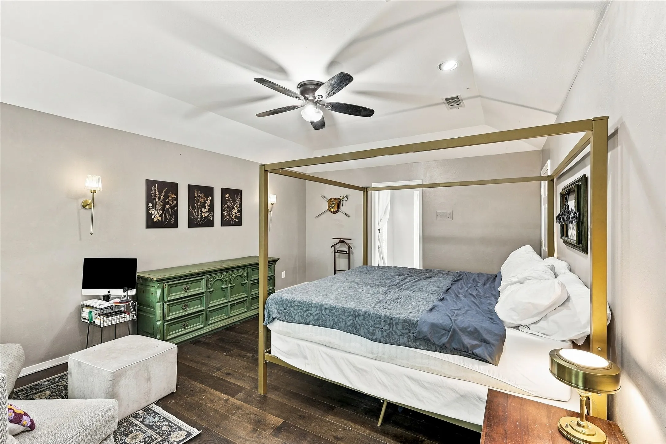 Single Family Residence For Sale in Tarrant County , 707 Findlay Drive, Arlington, Texas 76012, 4 Bedroom, 4 Bathroom, 2 Garage spaces, 3,223 Sqft, built in 1980, mls#21403488, Real Estate Agent in Arlington, Homes For Sale in Tarrant county, Homes For Sale in Arlington, Realtor in Arlington Texas, Real Estate Brokerage Independent Realty Texas, Luminita Cordes Realtor