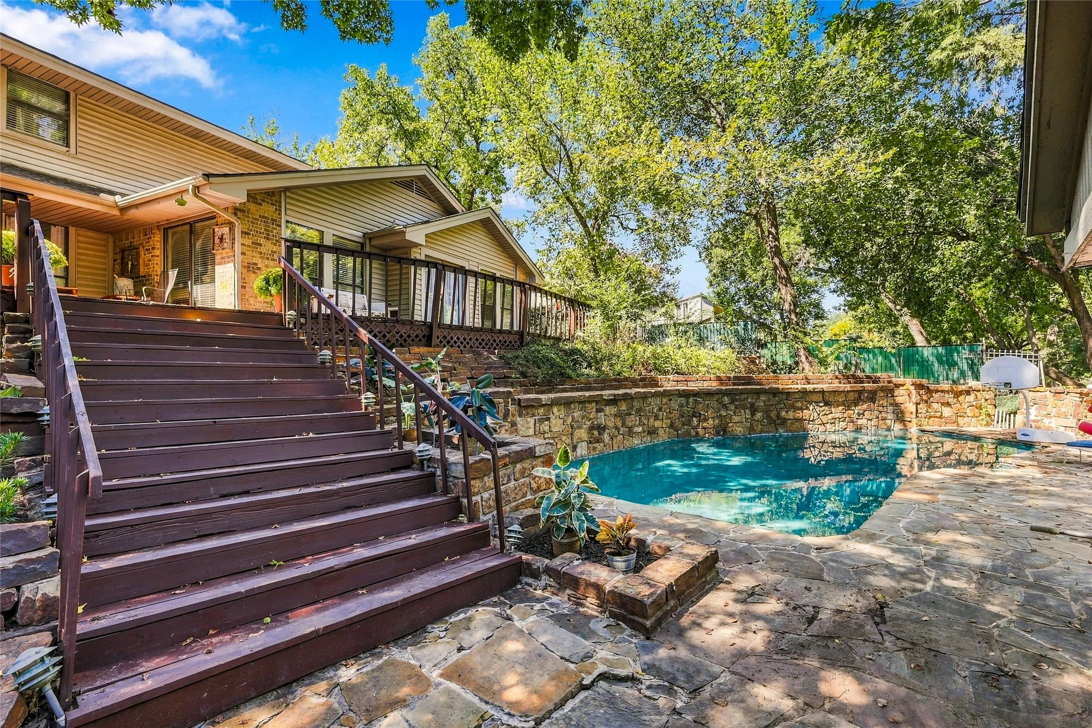 Single Family Residence For Sale in Tarrant County , 707 Findlay Drive, Arlington, Texas 76012, 4 Bedroom, 4 Bathroom, 2 Garage spaces, 3,223 Sqft, built in 1980, mls#21403488, Real Estate Agent in Arlington, Homes For Sale in Tarrant county, Homes For Sale in Arlington, Realtor in Arlington Texas, Real Estate Brokerage Independent Realty Texas, Luminita Cordes Realtor