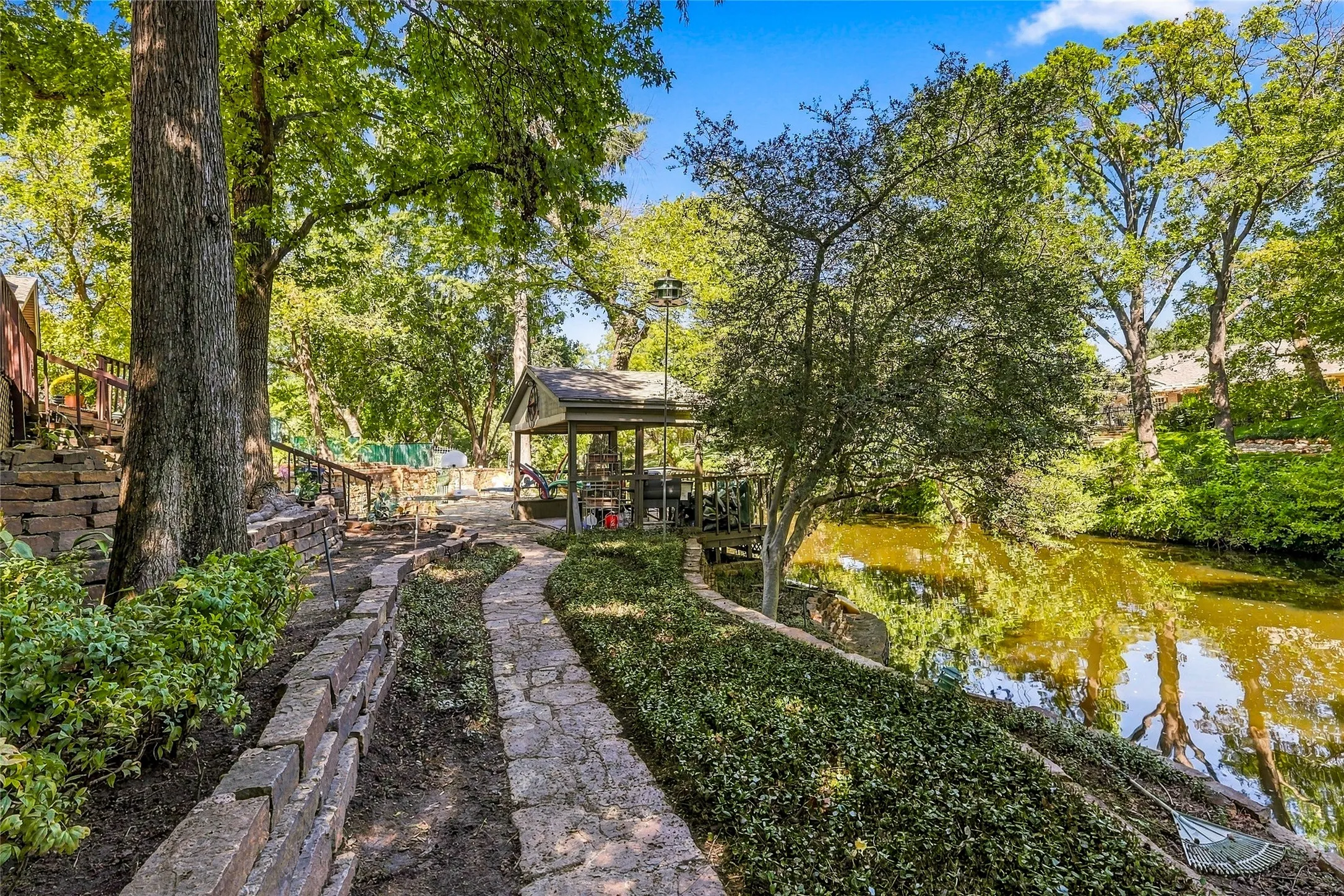 Single Family Residence For Sale in Tarrant County , 707 Findlay Drive, Arlington, Texas 76012, 4 Bedroom, 4 Bathroom, 2 Garage spaces, 3,223 Sqft, built in 1980, mls#21403488, Real Estate Agent in Arlington, Homes For Sale in Tarrant county, Homes For Sale in Arlington, Realtor in Arlington Texas, Real Estate Brokerage Independent Realty Texas, Luminita Cordes Realtor