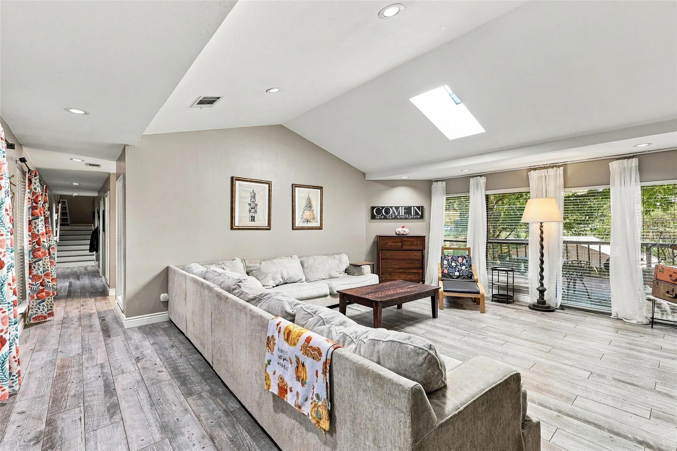 Single Family Residence For Sale in Tarrant County , 707 Findlay Drive, Arlington, Texas 76012, 4 Bedroom, 4 Bathroom, 2 Garage spaces, 3,223 Sqft, built in 1980, mls#21403488, Real Estate Agent in Arlington, Homes For Sale in Tarrant county, Homes For Sale in Arlington, Realtor in Arlington Texas, Real Estate Brokerage Independent Realty Texas, Luminita Cordes Realtor
