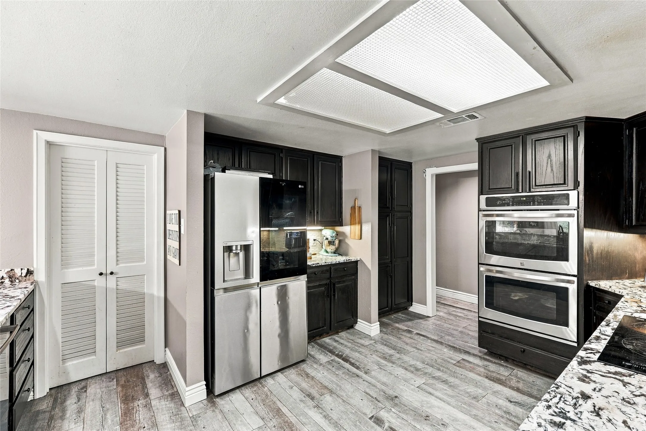 Single Family Residence For Sale in Tarrant County , 707 Findlay Drive, Arlington, Texas 76012, 4 Bedroom, 4 Bathroom, 2 Garage spaces, 3,223 Sqft, built in 1980, mls#21403488, Real Estate Agent in Arlington, Homes For Sale in Tarrant county, Homes For Sale in Arlington, Realtor in Arlington Texas, Real Estate Brokerage Independent Realty Texas, Luminita Cordes Realtor