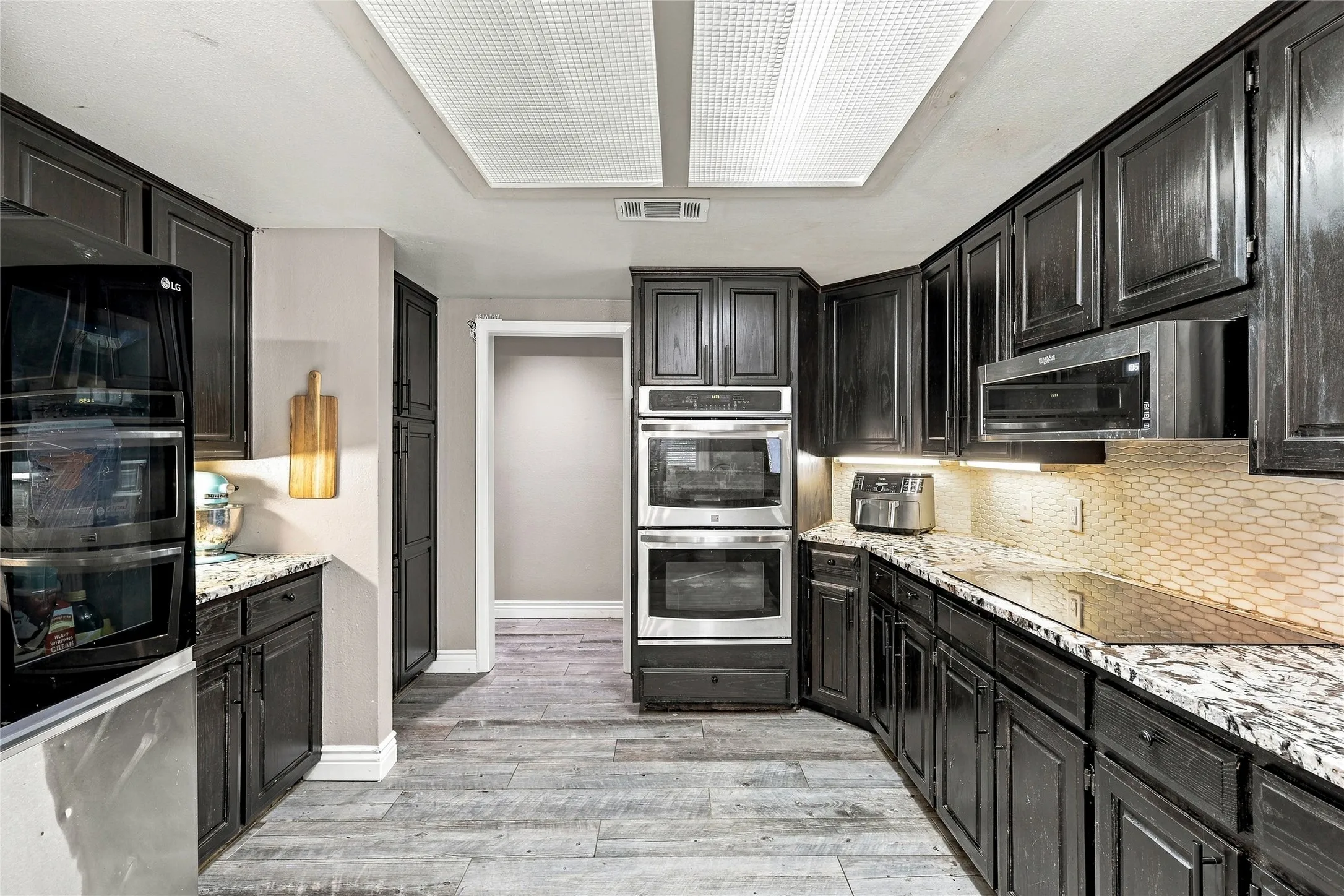 Single Family Residence For Sale in Tarrant County , 707 Findlay Drive, Arlington, Texas 76012, 4 Bedroom, 4 Bathroom, 2 Garage spaces, 3,223 Sqft, built in 1980, mls#21403488, Real Estate Agent in Arlington, Homes For Sale in Tarrant county, Homes For Sale in Arlington, Realtor in Arlington Texas, Real Estate Brokerage Independent Realty Texas, Luminita Cordes Realtor