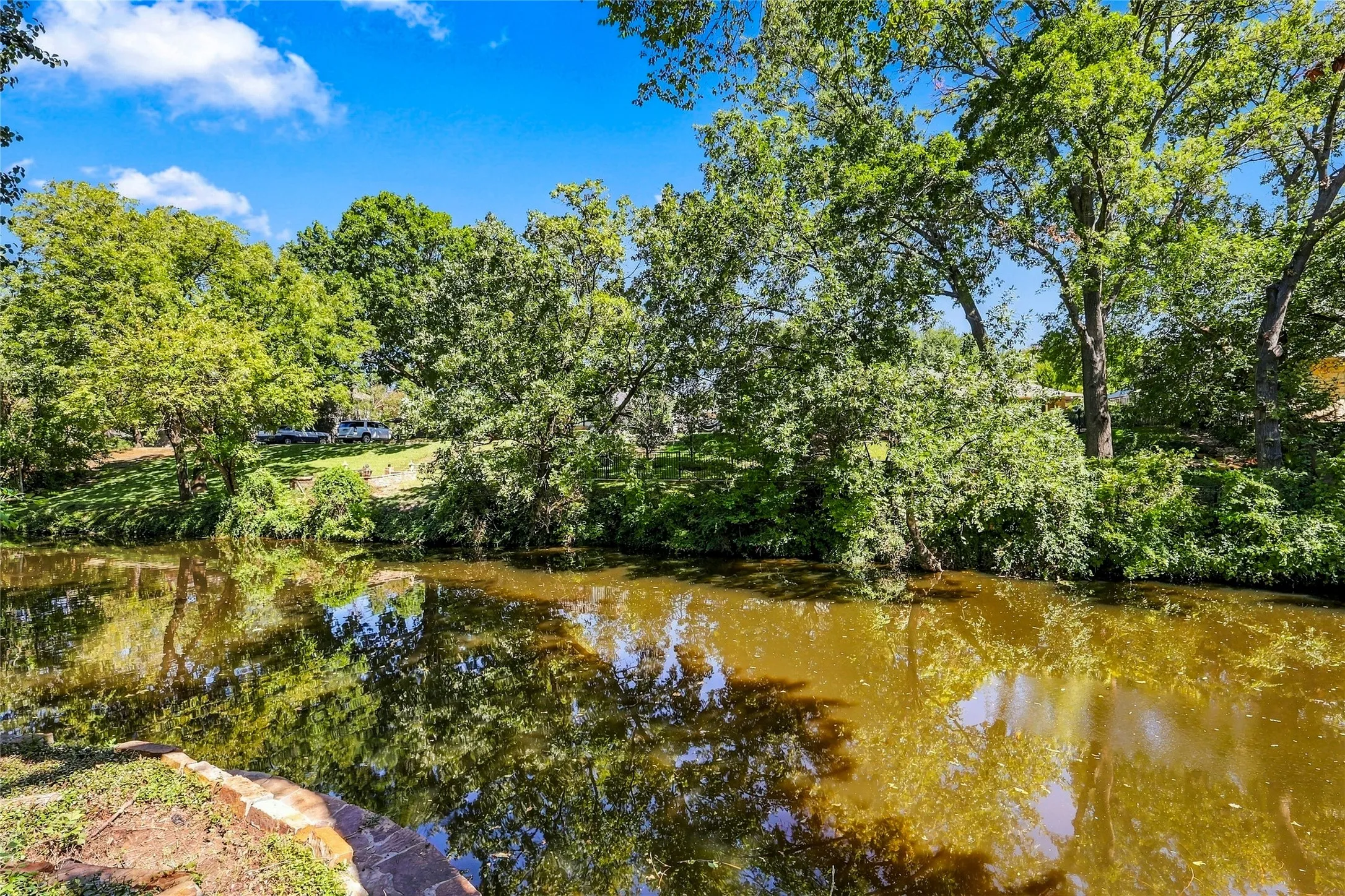 Single Family Residence For Sale in Tarrant County , 707 Findlay Drive, Arlington, Texas 76012, 4 Bedroom, 4 Bathroom, 2 Garage spaces, 3,223 Sqft, built in 1980, mls#21403488, Real Estate Agent in Arlington, Homes For Sale in Tarrant county, Homes For Sale in Arlington, Realtor in Arlington Texas, Real Estate Brokerage Independent Realty Texas, Luminita Cordes Realtor