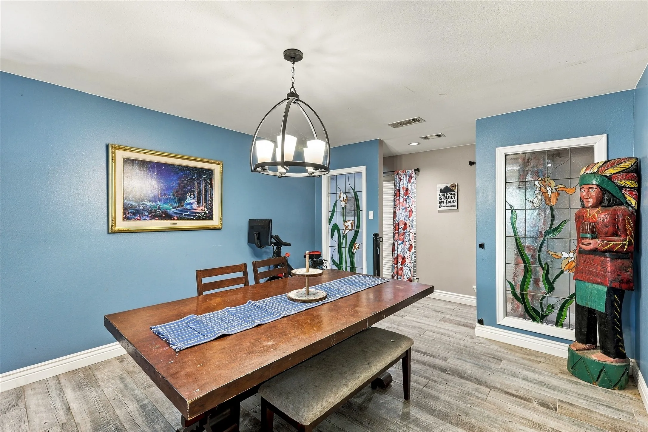 Single Family Residence For Sale in Tarrant County , 707 Findlay Drive, Arlington, Texas 76012, 4 Bedroom, 4 Bathroom, 2 Garage spaces, 3,223 Sqft, built in 1980, mls#21403488, Real Estate Agent in Arlington, Homes For Sale in Tarrant county, Homes For Sale in Arlington, Realtor in Arlington Texas, Real Estate Brokerage Independent Realty Texas, Luminita Cordes Realtor