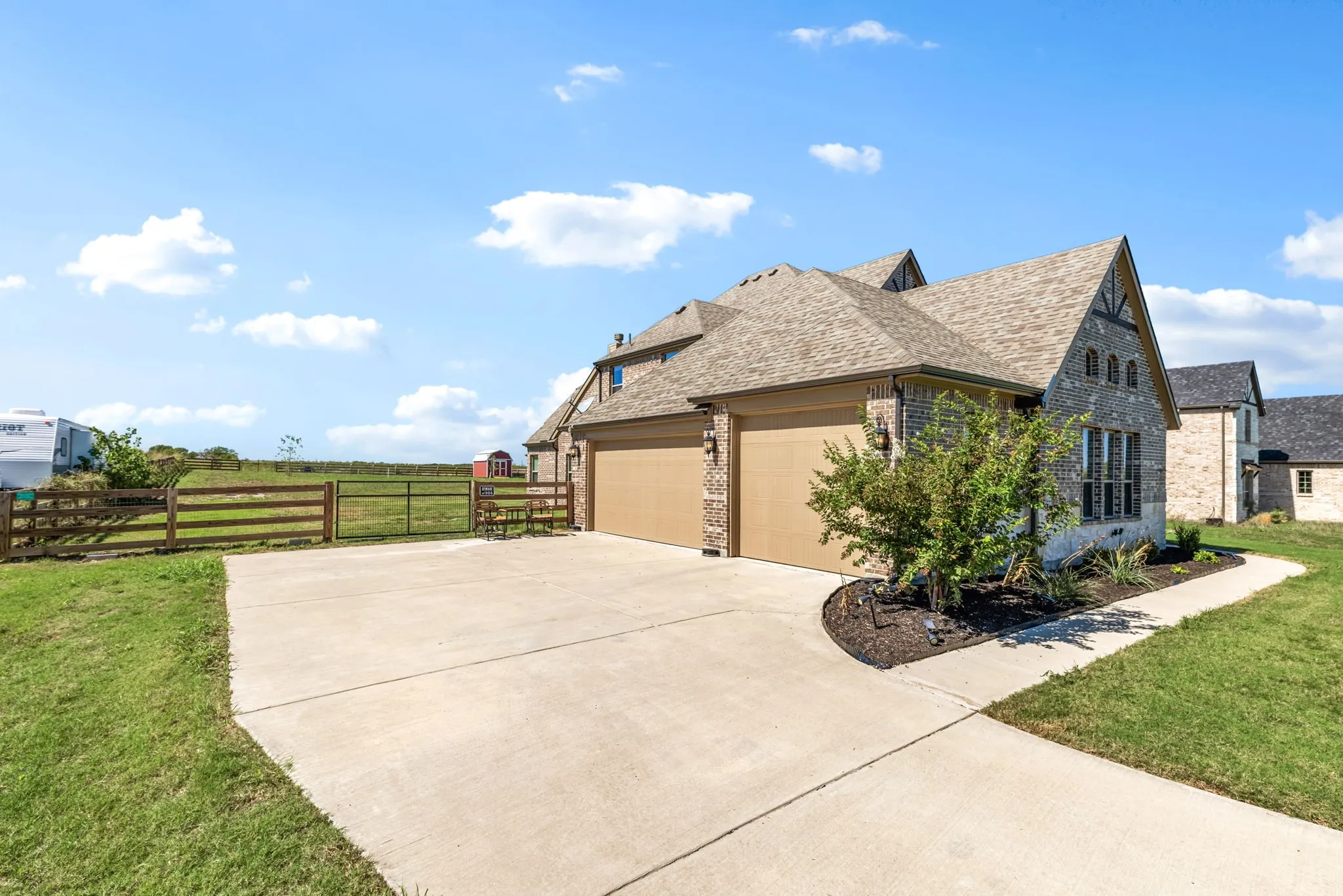 Single Family Residence For Sale in Grayson County , 193 Morrison Road, Howe, Texas 75459, 4 Bedroom, 4 Bathroom, 6 Garage spaces, 2,716 Sqft, built in 2023, mls#21403908, Real Estate Agent in Howe, Homes For Sale in Grayson county, Homes For Sale in Howe, Realtor in Howe Texas, Real Estate Brokerage Independent Realty Texas, Luminita Cordes Realtor