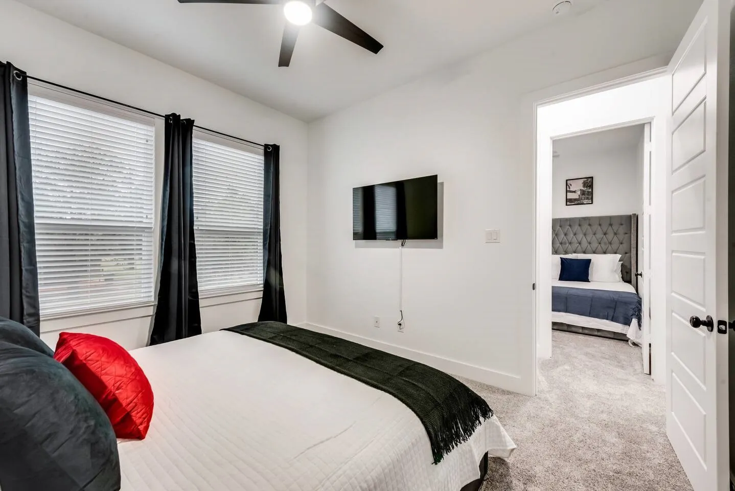 Single Family Residence For Sale in Dallas County , 2015 S Ewing Avenue, Dallas, Texas 75216, 5 Bedroom, 3 Bathroom, 2 Garage spaces, 2,676 Sqft, built in 2022, mls#21405696, Real Estate Agent in Dallas, Homes For Sale in Dallas county, Homes For Sale in Dallas, Realtor in Dallas Texas, Real Estate Brokerage Independent Realty Texas, Luminita Cordes Realtor