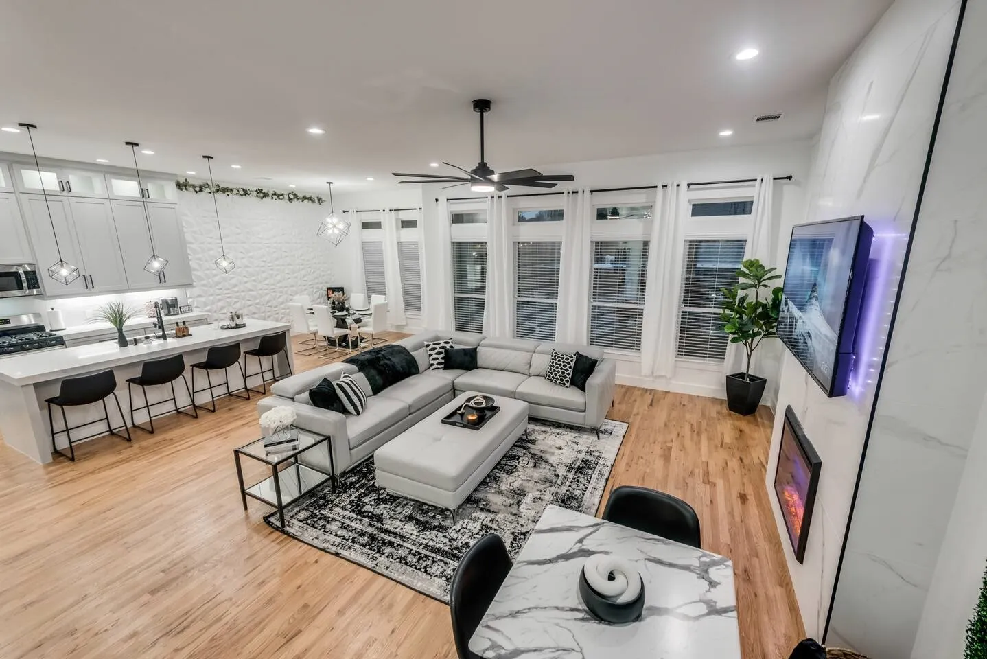 Single Family Residence For Sale in Dallas County , 2015 S Ewing Avenue, Dallas, Texas 75216, 5 Bedroom, 3 Bathroom, 2 Garage spaces, 2,676 Sqft, built in 2022, mls#21405696, Real Estate Agent in Dallas, Homes For Sale in Dallas county, Homes For Sale in Dallas, Realtor in Dallas Texas, Real Estate Brokerage Independent Realty Texas, Luminita Cordes Realtor