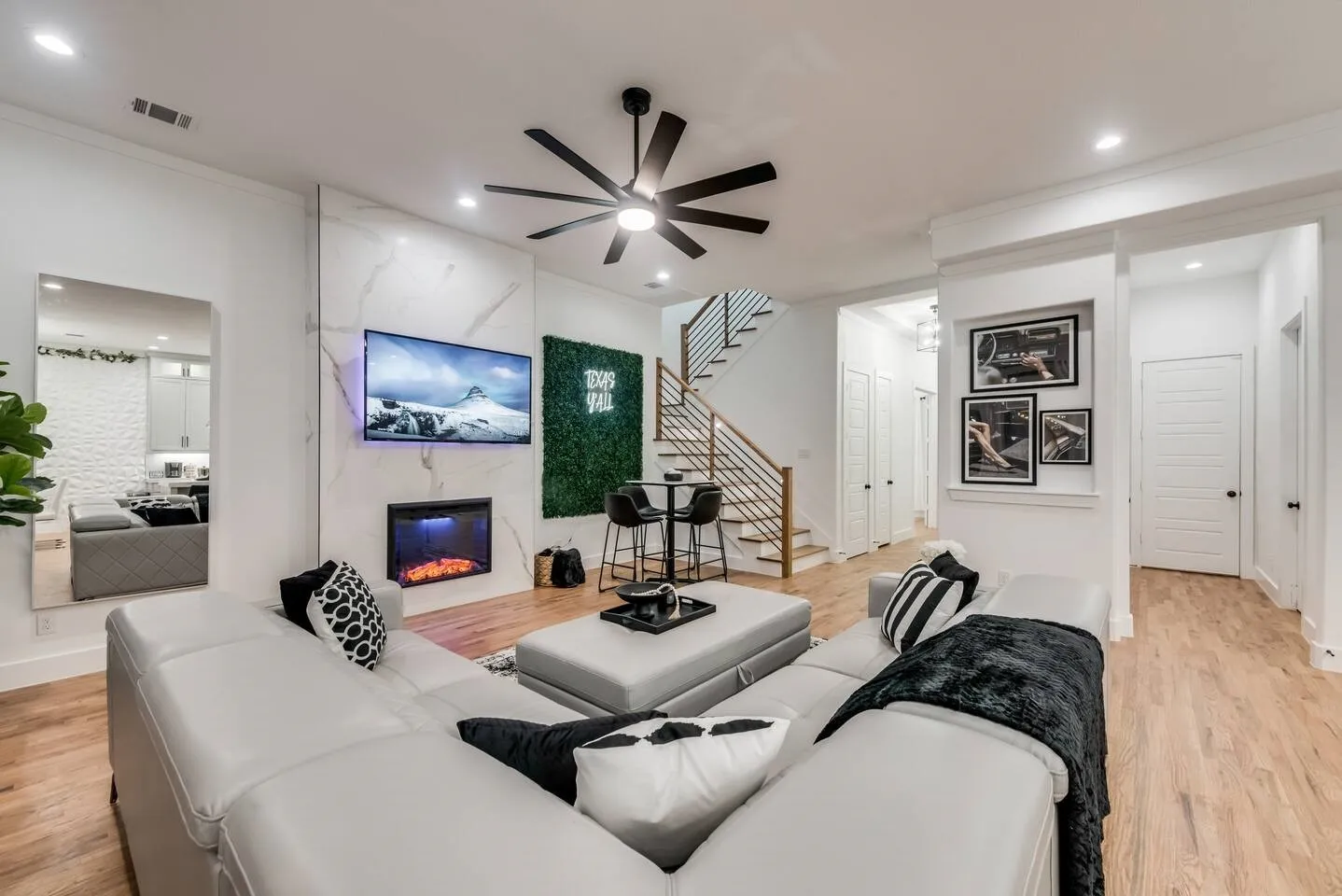 Single Family Residence For Sale in Dallas County , 2015 S Ewing Avenue, Dallas, Texas 75216, 5 Bedroom, 3 Bathroom, 2 Garage spaces, 2,676 Sqft, built in 2022, mls#21405696, Real Estate Agent in Dallas, Homes For Sale in Dallas county, Homes For Sale in Dallas, Realtor in Dallas Texas, Real Estate Brokerage Independent Realty Texas, Luminita Cordes Realtor