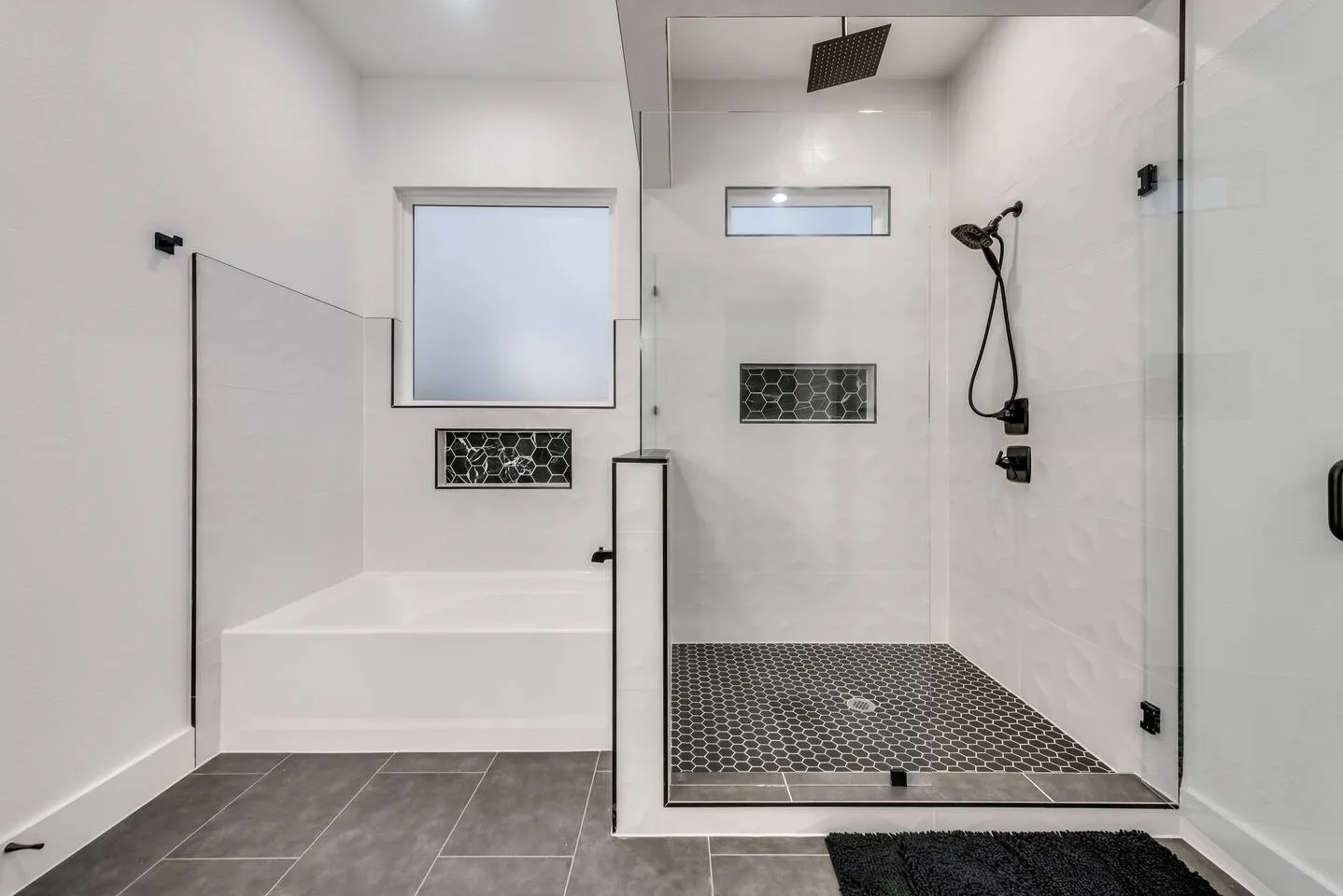 Single Family Residence For Sale in Dallas County , 2015 S Ewing Avenue, Dallas, Texas 75216, 5 Bedroom, 3 Bathroom, 2 Garage spaces, 2,676 Sqft, built in 2022, mls#21405696, Real Estate Agent in Dallas, Homes For Sale in Dallas county, Homes For Sale in Dallas, Realtor in Dallas Texas, Real Estate Brokerage Independent Realty Texas, Luminita Cordes Realtor