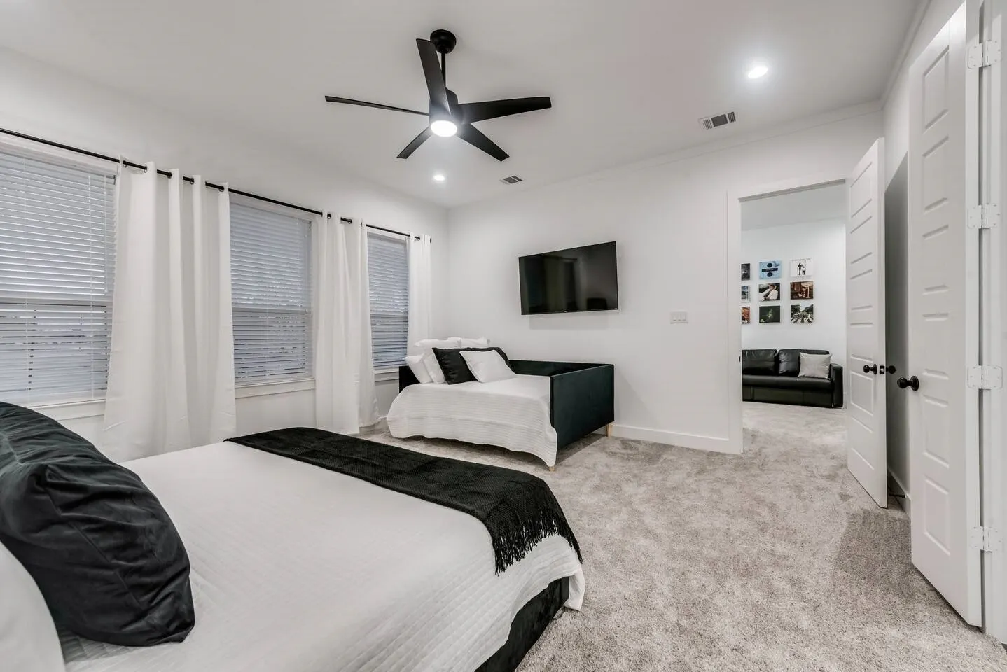 Single Family Residence For Sale in Dallas County , 2015 S Ewing Avenue, Dallas, Texas 75216, 5 Bedroom, 3 Bathroom, 2 Garage spaces, 2,676 Sqft, built in 2022, mls#21405696, Real Estate Agent in Dallas, Homes For Sale in Dallas county, Homes For Sale in Dallas, Realtor in Dallas Texas, Real Estate Brokerage Independent Realty Texas, Luminita Cordes Realtor