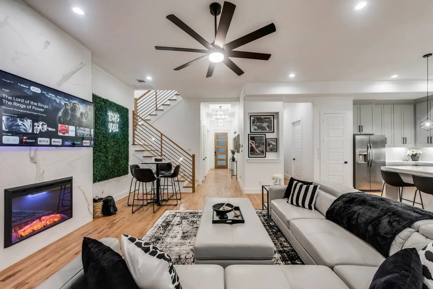 Single Family Residence For Sale in Dallas County , 2015 S Ewing Avenue, Dallas, Texas 75216, 5 Bedroom, 3 Bathroom, 2 Garage spaces, 2,676 Sqft, built in 2022, mls#21405696, Real Estate Agent in Dallas, Homes For Sale in Dallas county, Homes For Sale in Dallas, Realtor in Dallas Texas, Real Estate Brokerage Independent Realty Texas, Luminita Cordes Realtor
