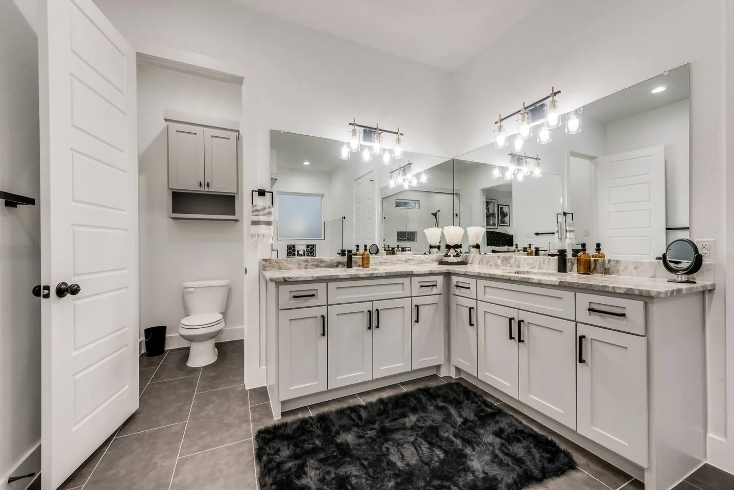Single Family Residence For Sale in Dallas County , 2015 S Ewing Avenue, Dallas, Texas 75216, 5 Bedroom, 3 Bathroom, 2 Garage spaces, 2,676 Sqft, built in 2022, mls#21405696, Real Estate Agent in Dallas, Homes For Sale in Dallas county, Homes For Sale in Dallas, Realtor in Dallas Texas, Real Estate Brokerage Independent Realty Texas, Luminita Cordes Realtor