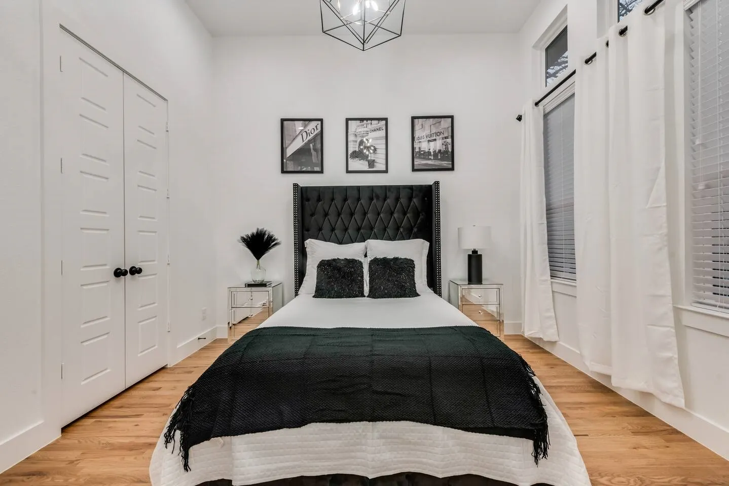 Single Family Residence For Sale in Dallas County , 2015 S Ewing Avenue, Dallas, Texas 75216, 5 Bedroom, 3 Bathroom, 2 Garage spaces, 2,676 Sqft, built in 2022, mls#21405696, Real Estate Agent in Dallas, Homes For Sale in Dallas county, Homes For Sale in Dallas, Realtor in Dallas Texas, Real Estate Brokerage Independent Realty Texas, Luminita Cordes Realtor
