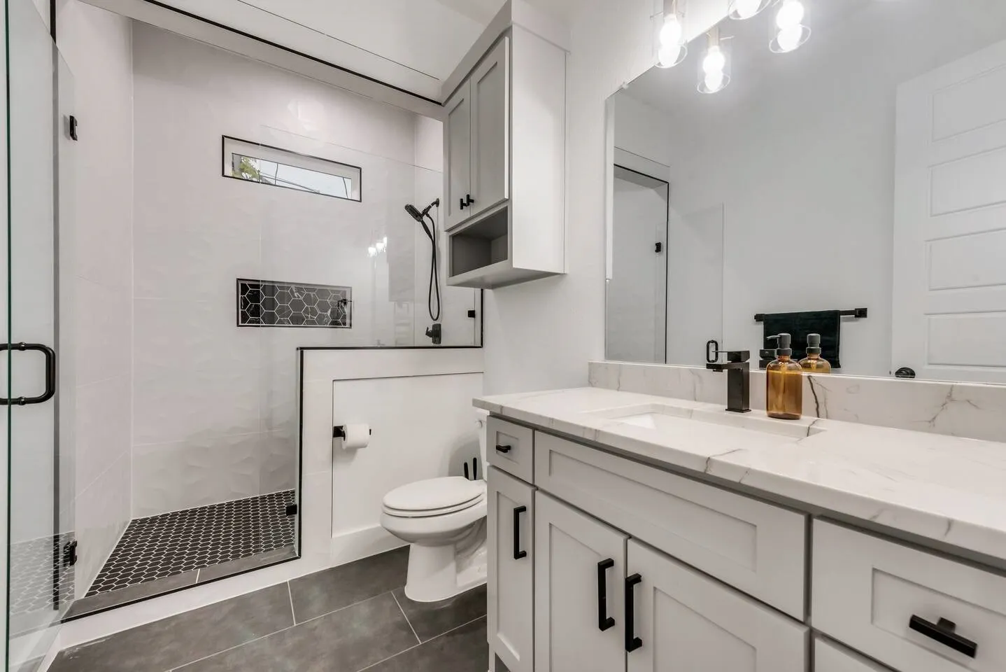Single Family Residence For Sale in Dallas County , 2015 S Ewing Avenue, Dallas, Texas 75216, 5 Bedroom, 3 Bathroom, 2 Garage spaces, 2,676 Sqft, built in 2022, mls#21405696, Real Estate Agent in Dallas, Homes For Sale in Dallas county, Homes For Sale in Dallas, Realtor in Dallas Texas, Real Estate Brokerage Independent Realty Texas, Luminita Cordes Realtor