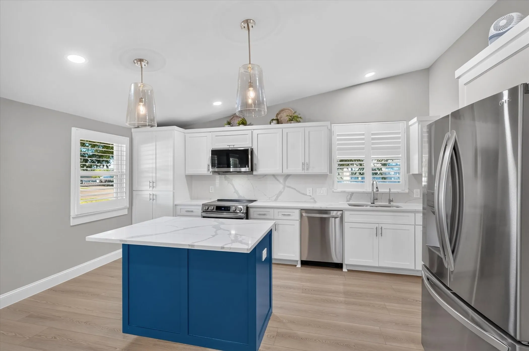 Single Family Residence For Sale in Collin County , 10115 General Bond Court, Mc Kinney, Texas 75071, 3 Bedroom, 2 Bathroom, Garage spaces, 4,628 Sqft, built in 1982, mls#21403525, Real Estate Agent in Mc Kinney, Homes For Sale in Collin county, Homes For Sale in Mc Kinney, Realtor in Mc Kinney Texas, Real Estate Brokerage Independent Realty Texas, Luminita Cordes Realtor