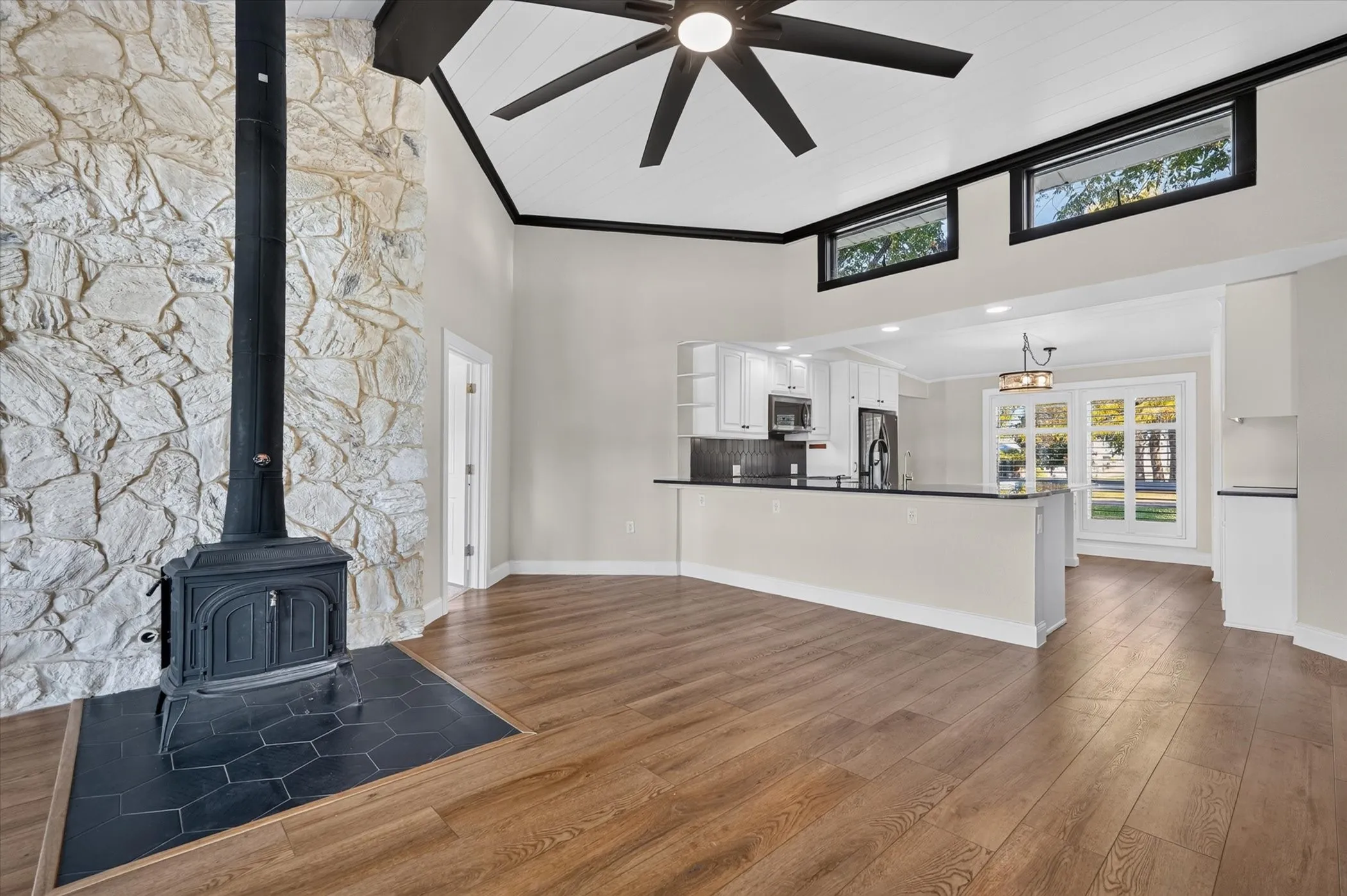 Single Family Residence For Sale in Collin County , 10115 General Bond Court, Mc Kinney, Texas 75071, 3 Bedroom, 2 Bathroom, Garage spaces, 4,628 Sqft, built in 1982, mls#21403525, Real Estate Agent in Mc Kinney, Homes For Sale in Collin county, Homes For Sale in Mc Kinney, Realtor in Mc Kinney Texas, Real Estate Brokerage Independent Realty Texas, Luminita Cordes Realtor