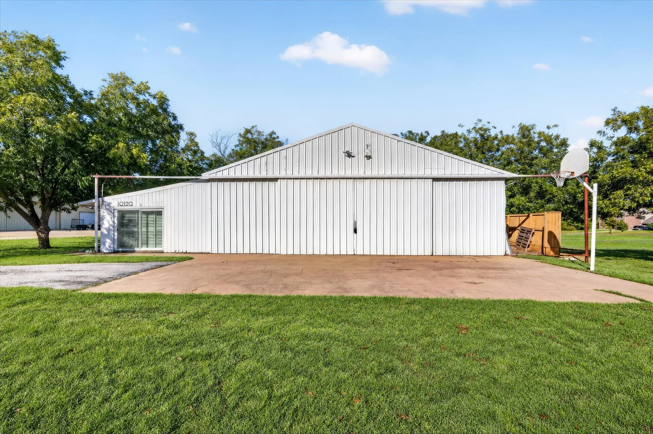 Single Family Residence For Sale in Collin County , 10115 General Bond Court, Mc Kinney, Texas 75071, 3 Bedroom, 2 Bathroom, Garage spaces, 4,628 Sqft, built in 1982, mls#21403525, Real Estate Agent in Mc Kinney, Homes For Sale in Collin county, Homes For Sale in Mc Kinney, Realtor in Mc Kinney Texas, Real Estate Brokerage Independent Realty Texas, Luminita Cordes Realtor
