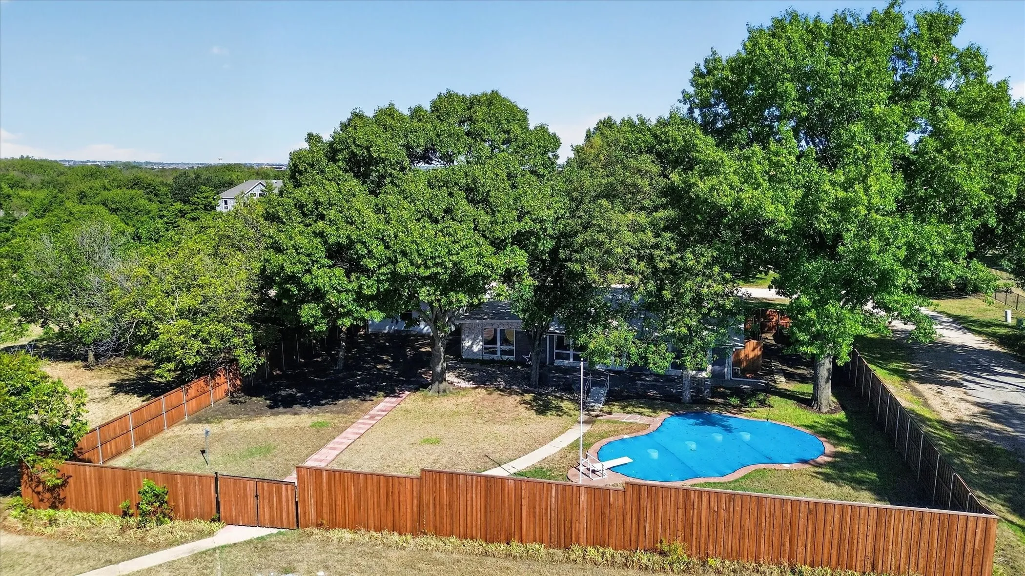 Single Family Residence For Sale in Collin County , 10115 General Bond Court, Mc Kinney, Texas 75071, 3 Bedroom, 2 Bathroom, Garage spaces, 4,628 Sqft, built in 1982, mls#21403525, Real Estate Agent in Mc Kinney, Homes For Sale in Collin county, Homes For Sale in Mc Kinney, Realtor in Mc Kinney Texas, Real Estate Brokerage Independent Realty Texas, Luminita Cordes Realtor