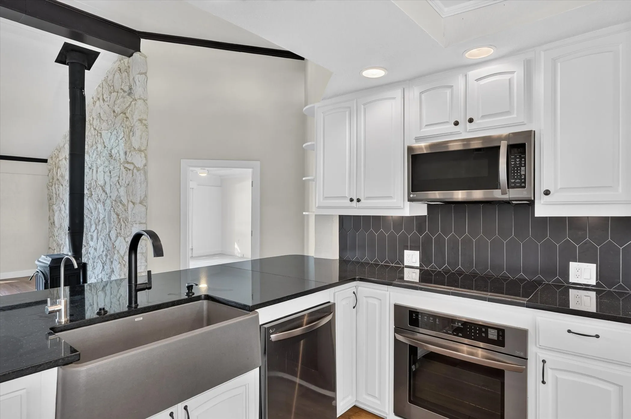 Single Family Residence For Sale in Collin County , 10115 General Bond Court, Mc Kinney, Texas 75071, 3 Bedroom, 2 Bathroom, Garage spaces, 4,628 Sqft, built in 1982, mls#21403525, Real Estate Agent in Mc Kinney, Homes For Sale in Collin county, Homes For Sale in Mc Kinney, Realtor in Mc Kinney Texas, Real Estate Brokerage Independent Realty Texas, Luminita Cordes Realtor