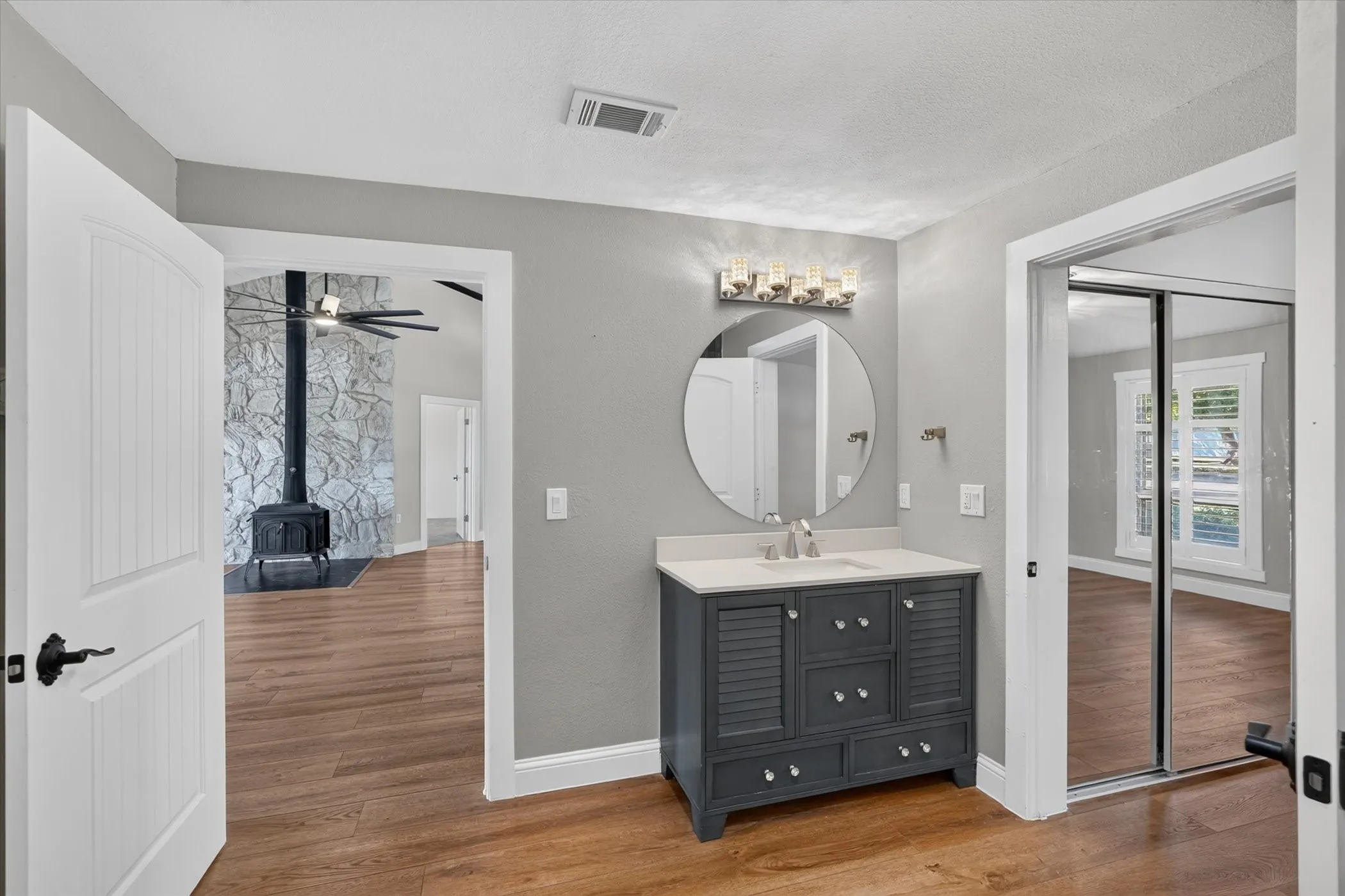 Single Family Residence For Sale in Collin County , 10115 General Bond Court, Mc Kinney, Texas 75071, 3 Bedroom, 2 Bathroom, Garage spaces, 4,628 Sqft, built in 1982, mls#21403525, Real Estate Agent in Mc Kinney, Homes For Sale in Collin county, Homes For Sale in Mc Kinney, Realtor in Mc Kinney Texas, Real Estate Brokerage Independent Realty Texas, Luminita Cordes Realtor