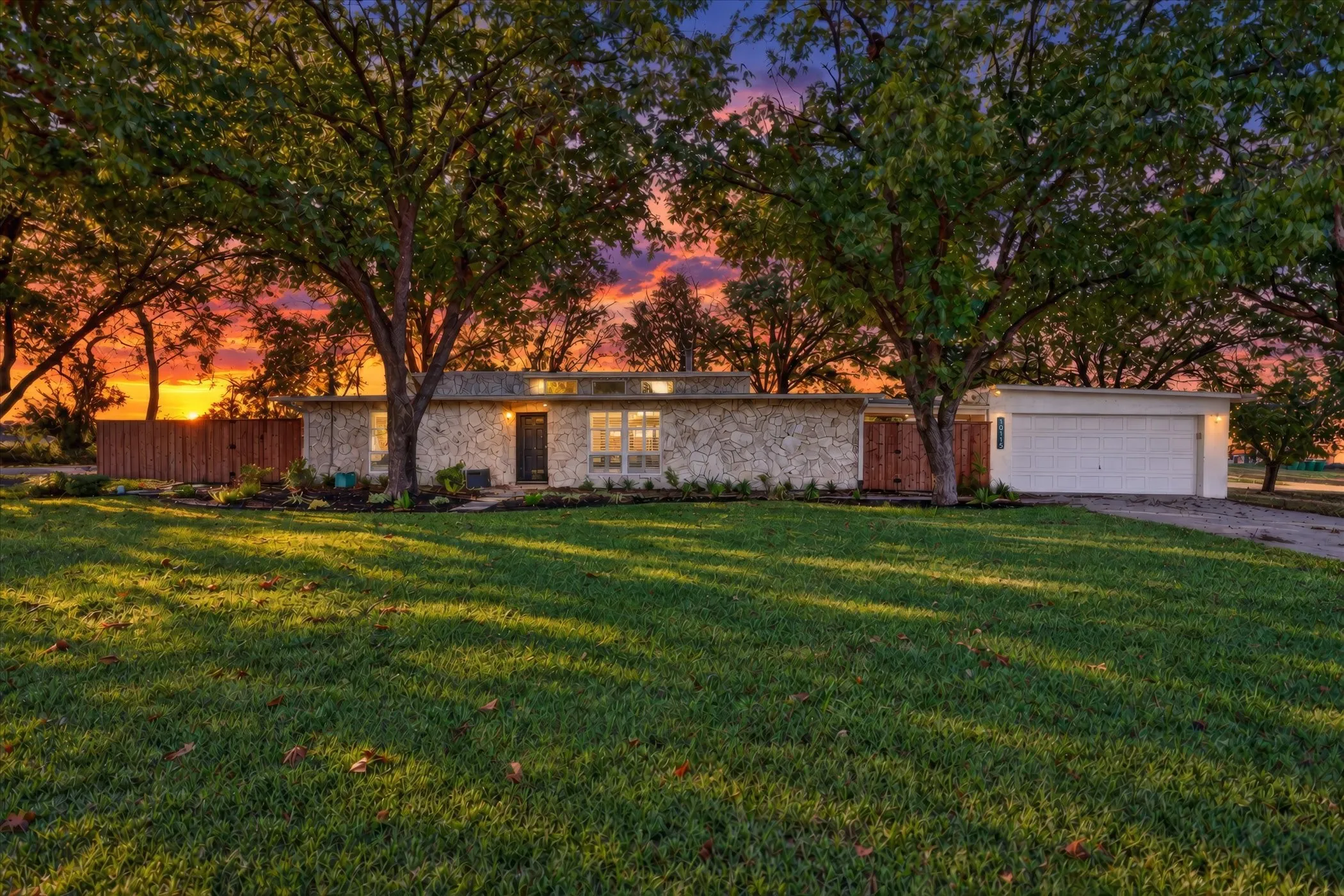 Single Family Residence For Sale in Collin County , 10115 General Bond Court, Mc Kinney, Texas 75071, 3 Bedroom, 2 Bathroom, Garage spaces, 4,628 Sqft, built in 1982, mls#21403525, Real Estate Agent in Mc Kinney, Homes For Sale in Collin county, Homes For Sale in Mc Kinney, Realtor in Mc Kinney Texas, Real Estate Brokerage Independent Realty Texas, Luminita Cordes Realtor